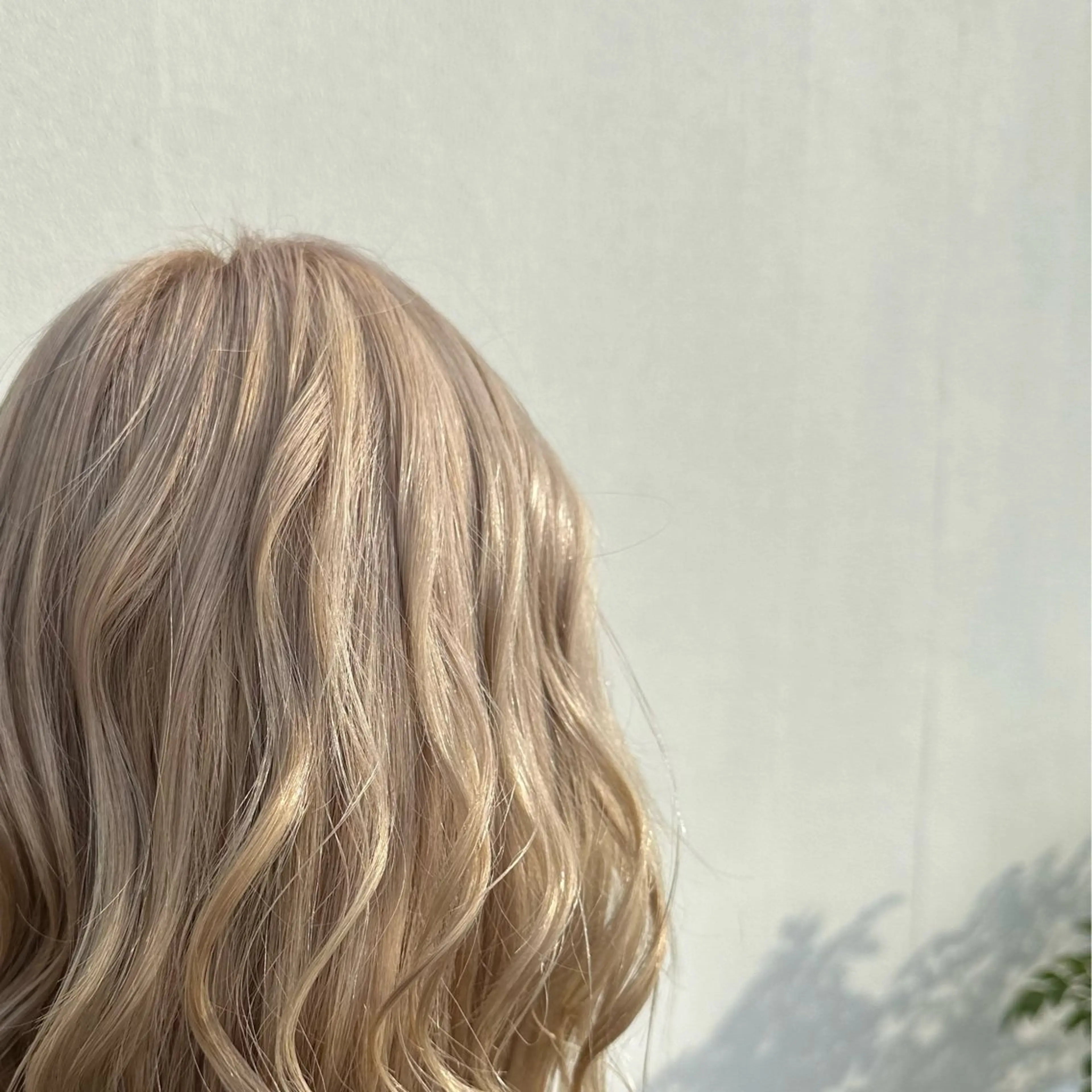 カラー ブリーチ ケアブリーチ 岩本みるか/ 暖色カラー/ベージュのヘアスタイル