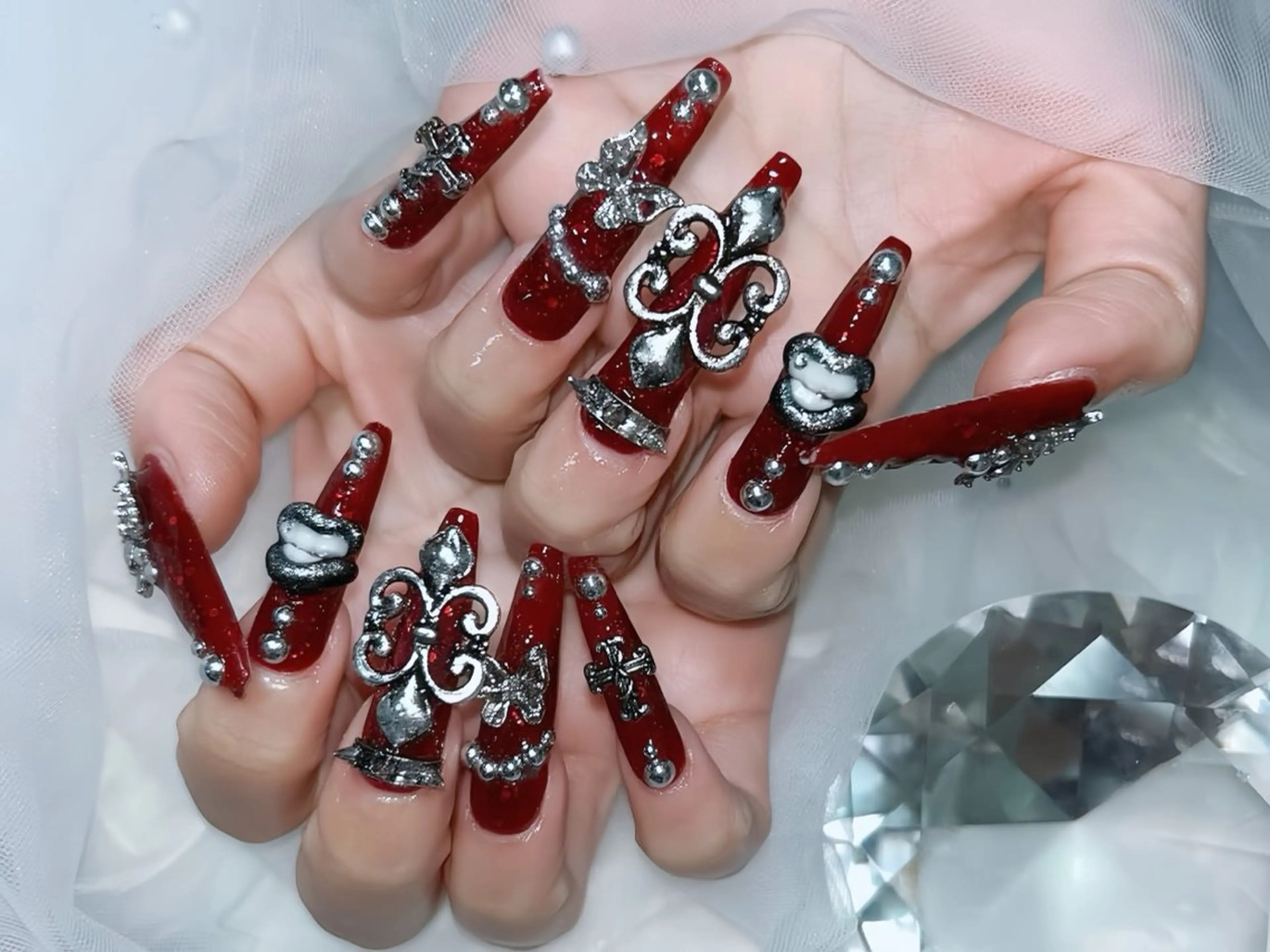 ネイル ボルドー フレンチネイル グラデーション キラキラネイル 韓国ネイル ハンドネイル Rin Nail 新大久保店のネイルデザイン
