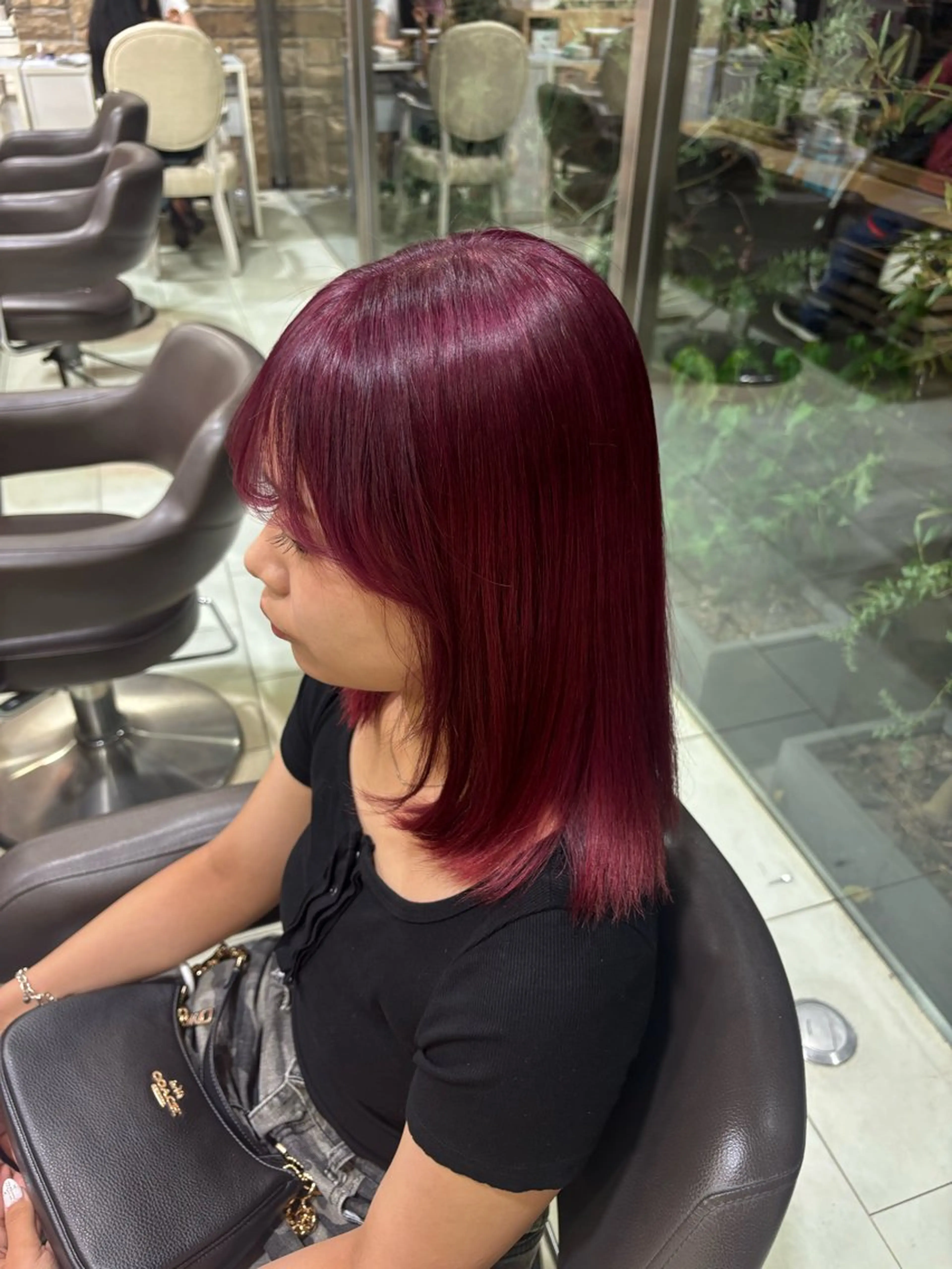 ミディアム ヘアカラー フェザーパーマ🪶 シャドウ/ジュンエイのヘアスタイル