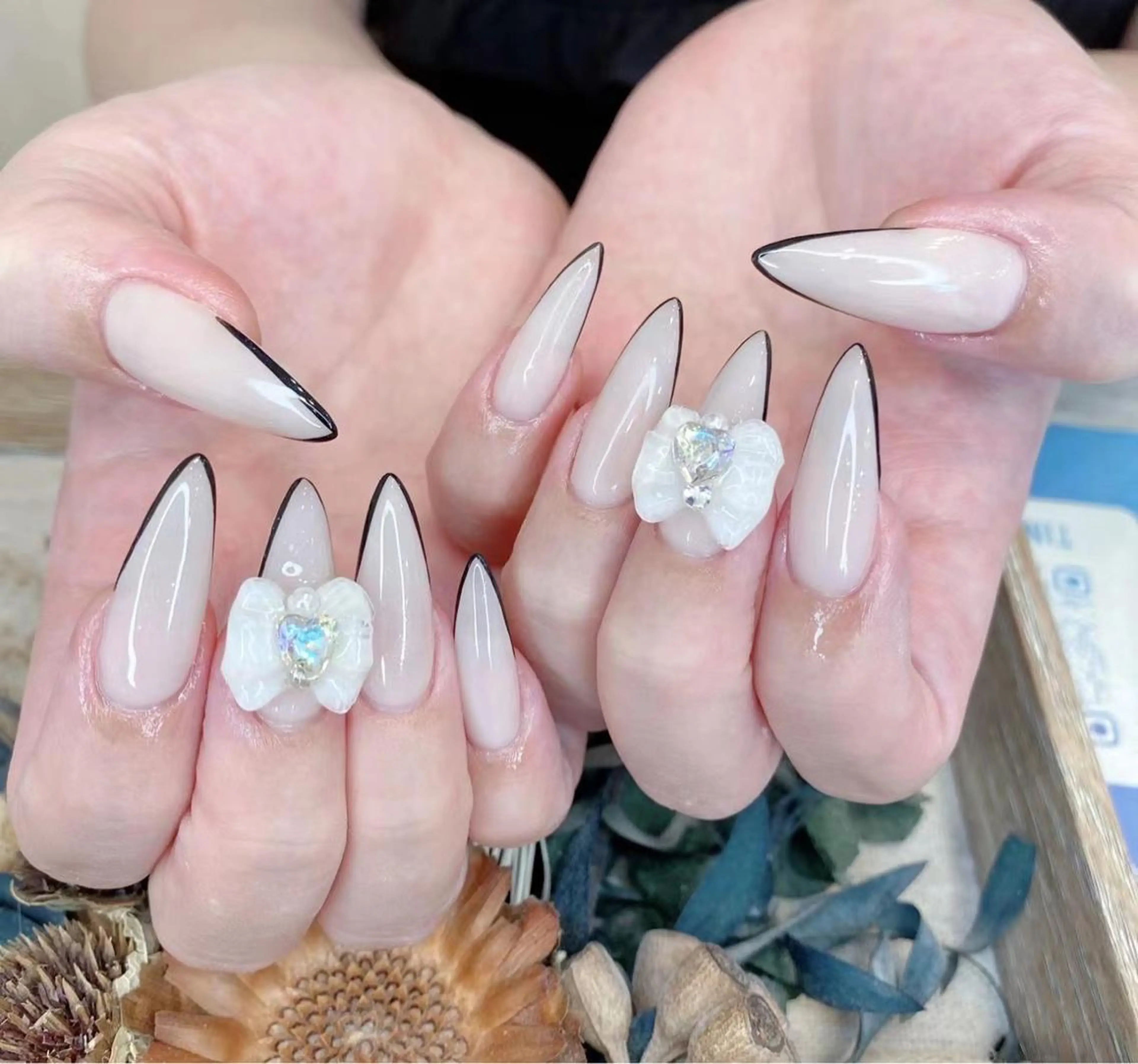 ネイル フレンチネイル リボン ホワイト Babarla Nailのネイルデザイン