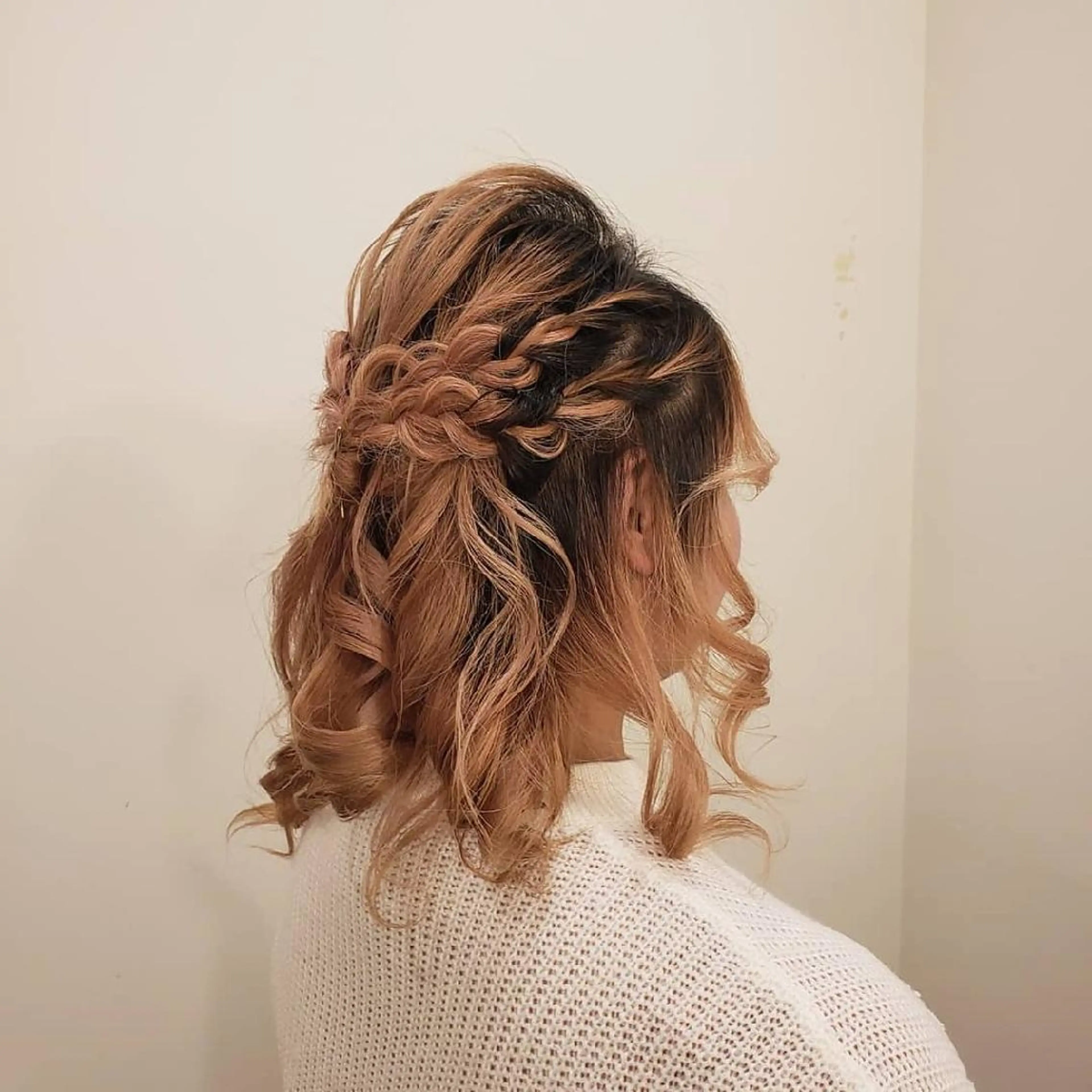 ヘアアレンジ ハーフアップ EMANON名古屋所属・美谷添（ミヤゾエ） まどか大人ヘアサロンのヘアスタイル