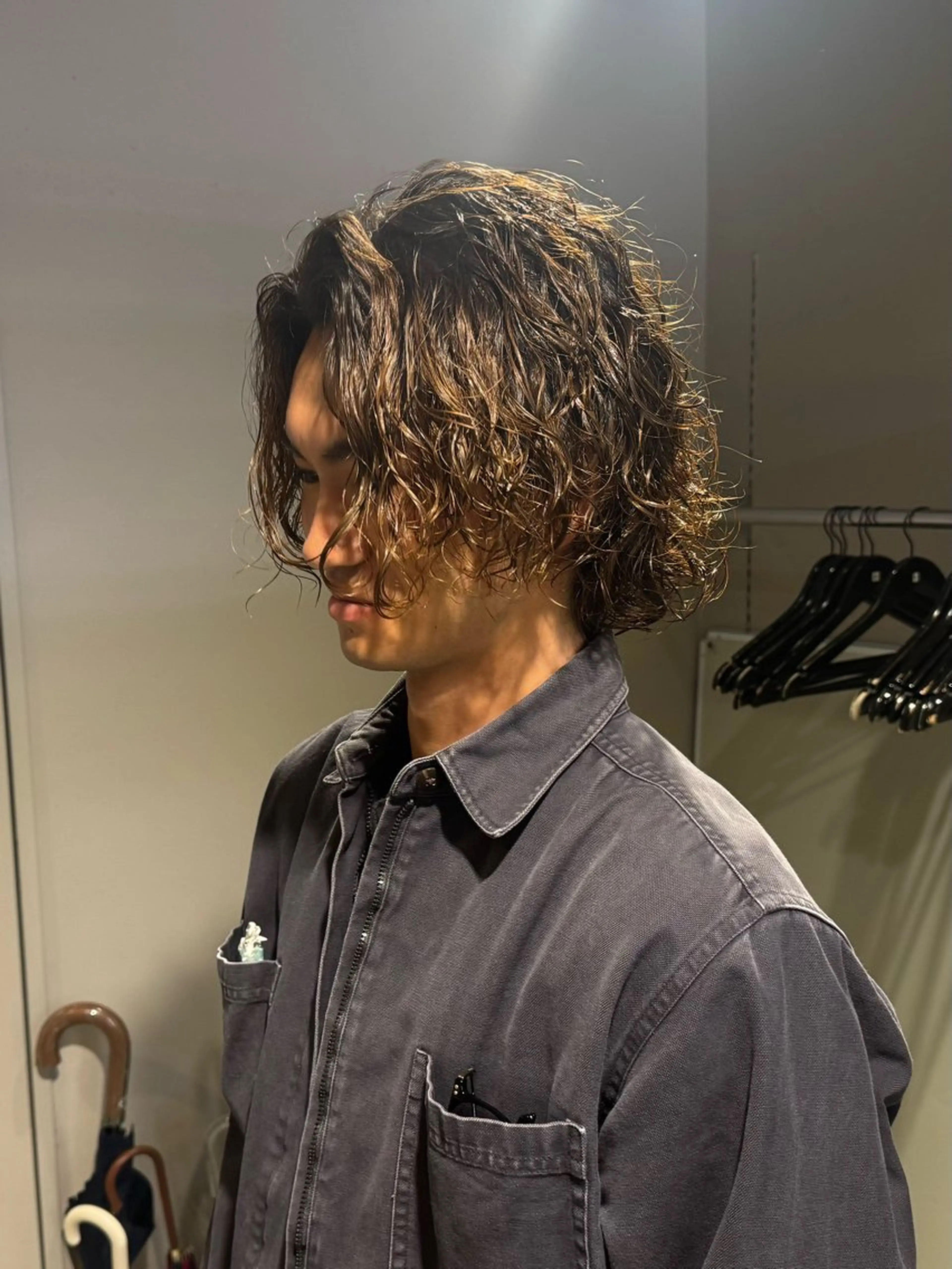 ミディアム パーマ ヘアアレンジ メンズ ミディアムパーマ メンズパーマ スパイラルパーマ カット パーマ トリートメント ヘッドスパ ヘアセット 艶カラー の達人のヘアスタイル