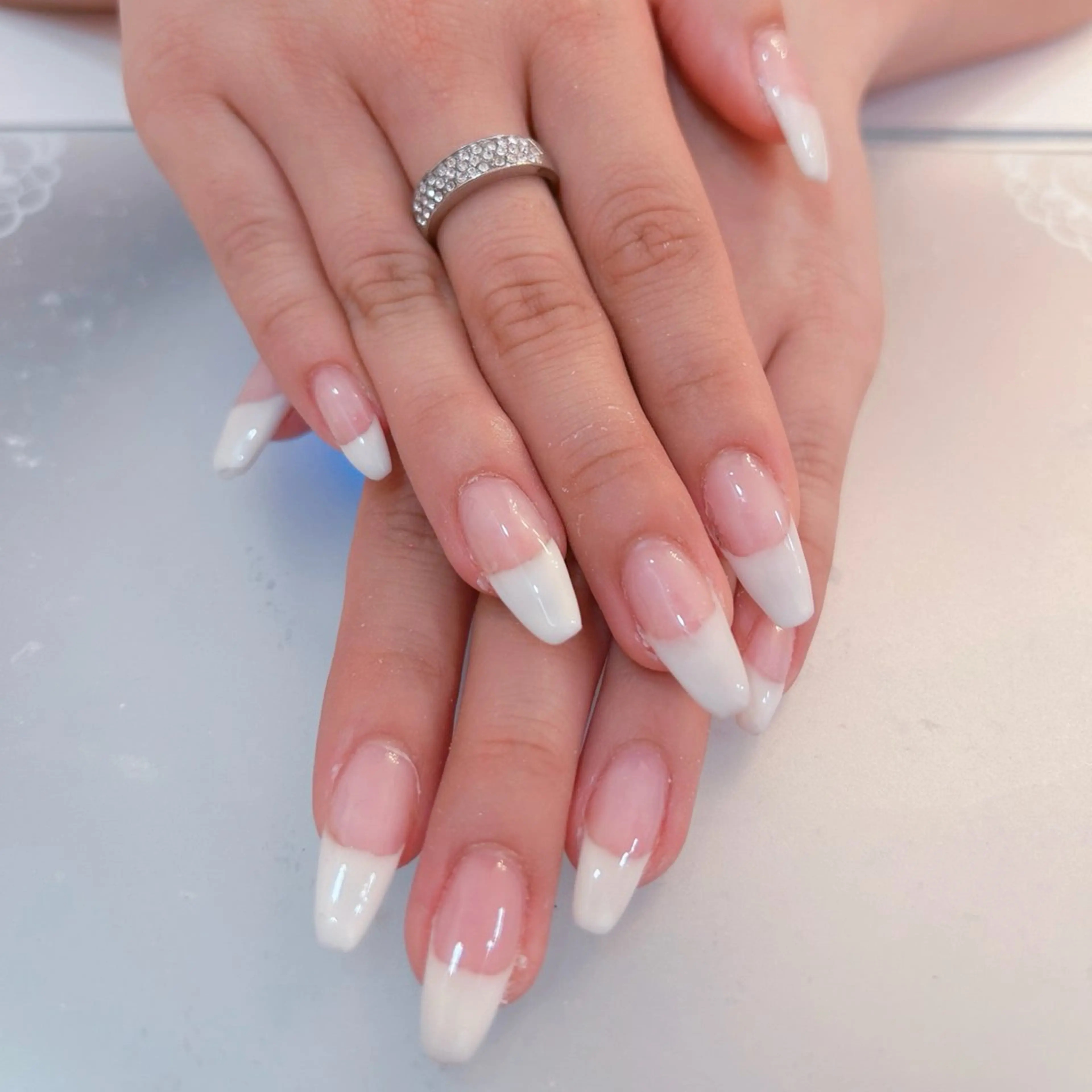 ネイル フレンチネイル ロングネイル ホワイト ハンドネイル CherieNail 💗manaのネイルデザイン