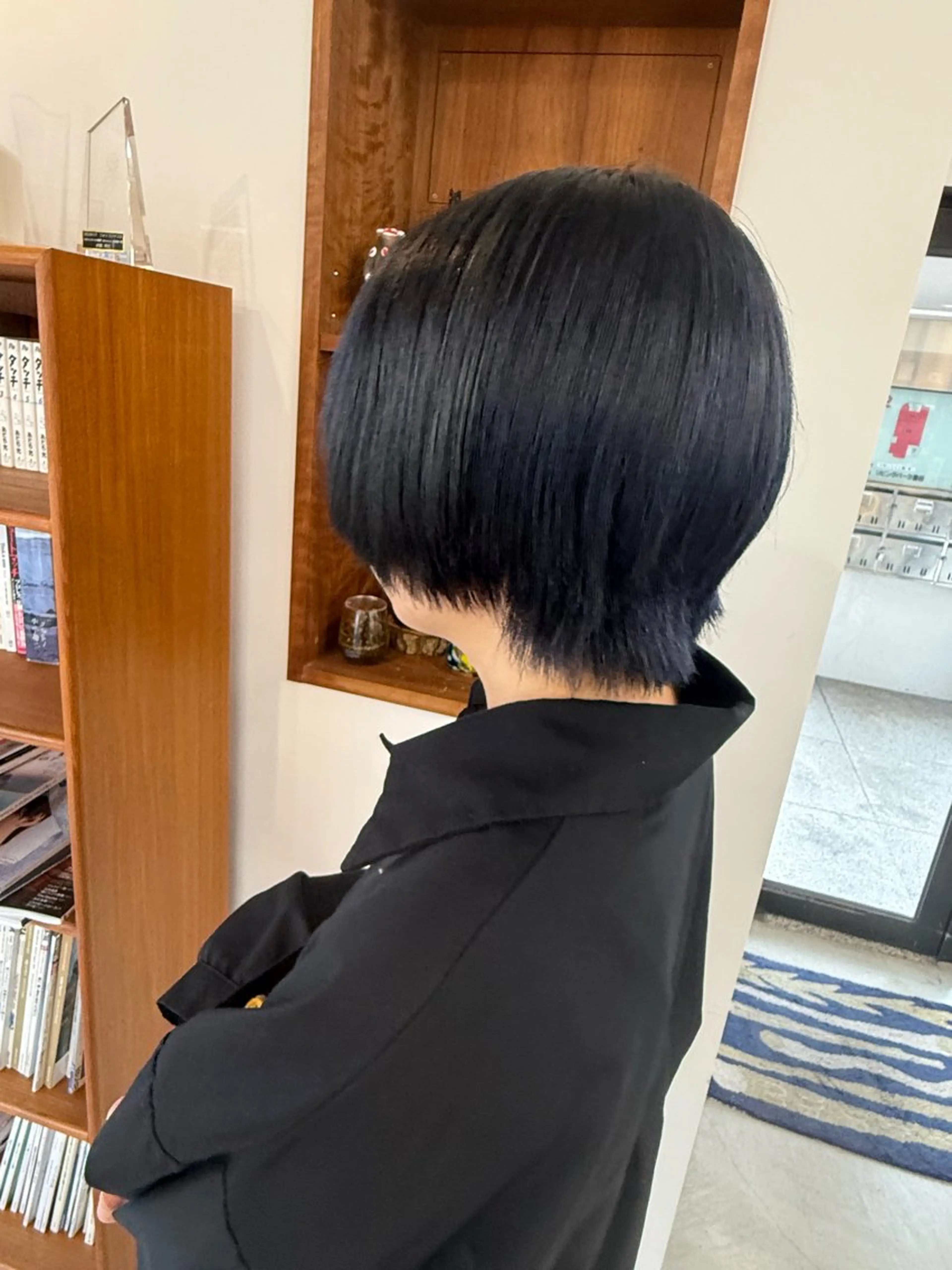 ショート カラー ブリーチ グラデーションカラー ネイビーカラー ショートヘア カット ヘアカラー まなみ/ PORT SALONのヘアスタイル