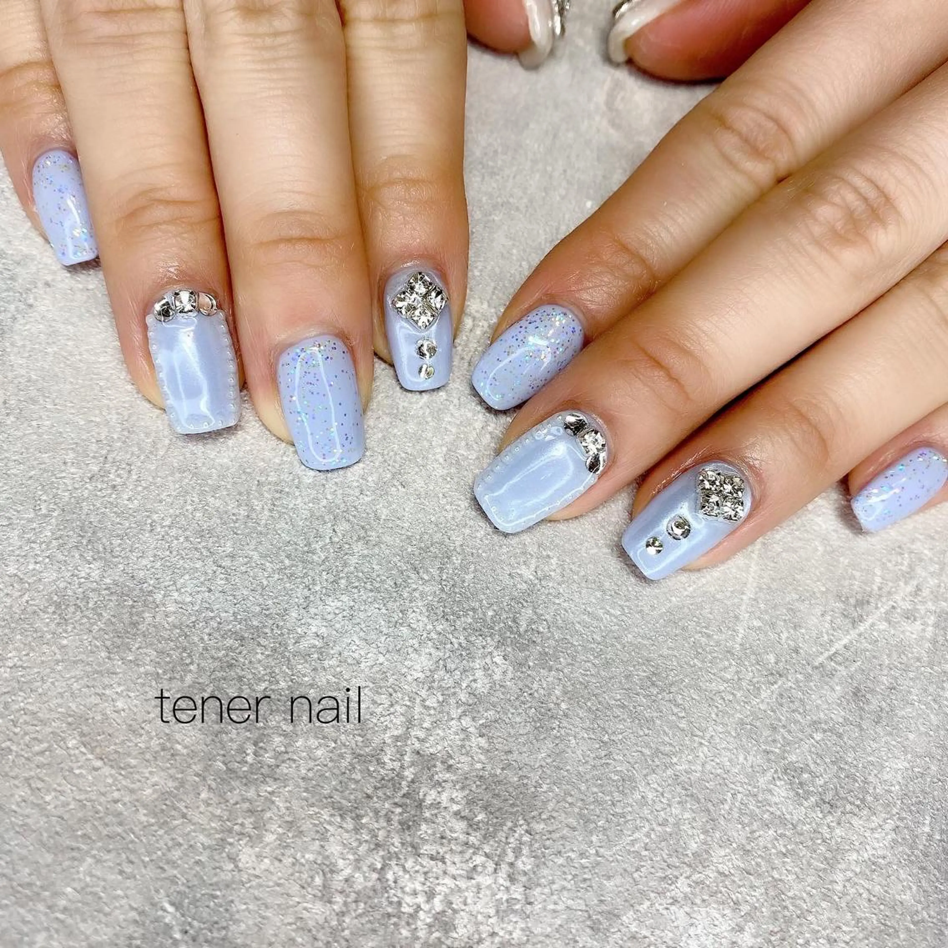 ネイル ブルー キラキラネイル tener  nail  テネルネイル所属・テネルネイル tener nailのネイルデザイン