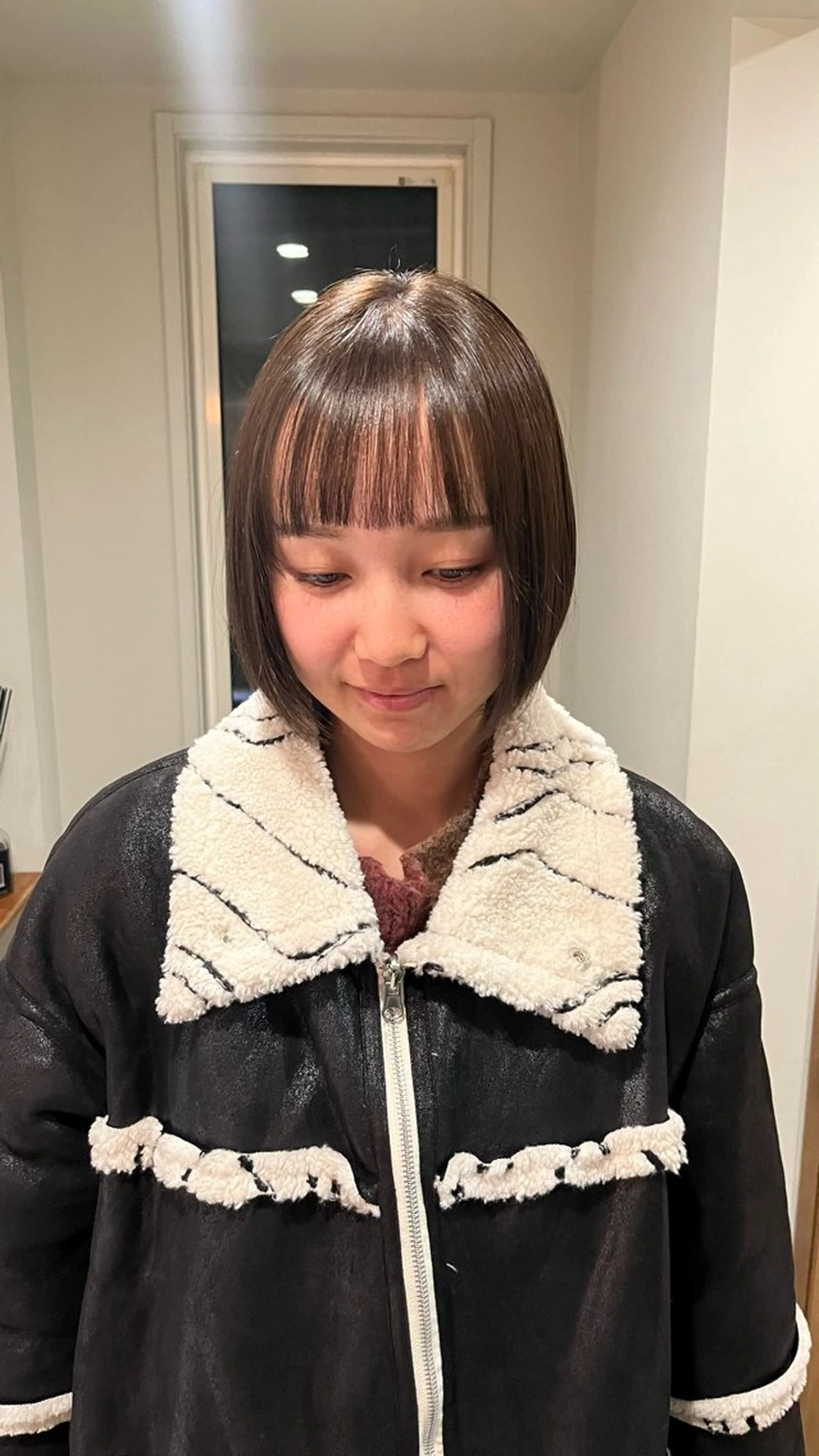 ショート ボブ カット ヘアカラー YUI／レイヤー カット/透明感カラーのヘアスタイル