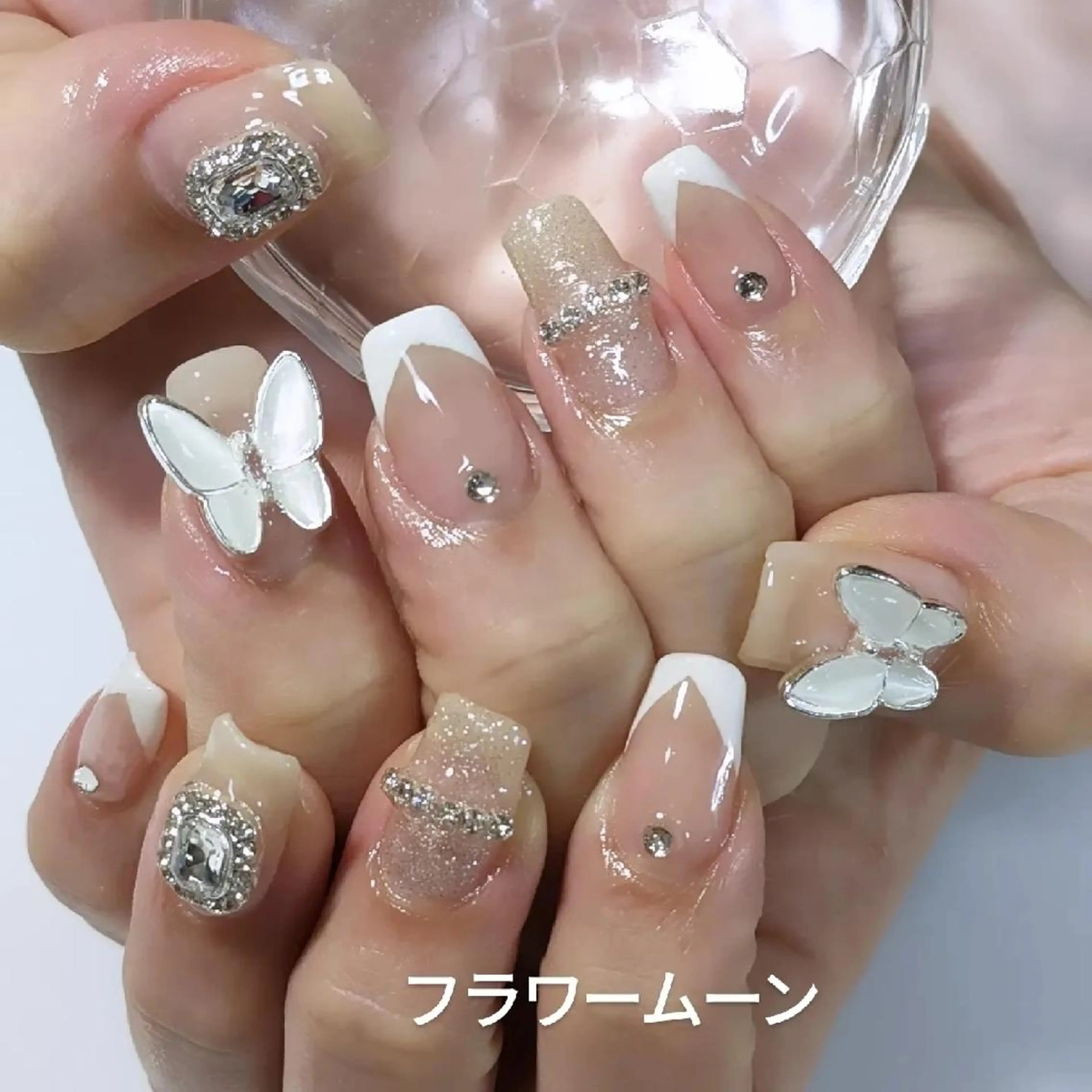 ネイル フレンチネイル フラワー ムーンのネイルデザイン