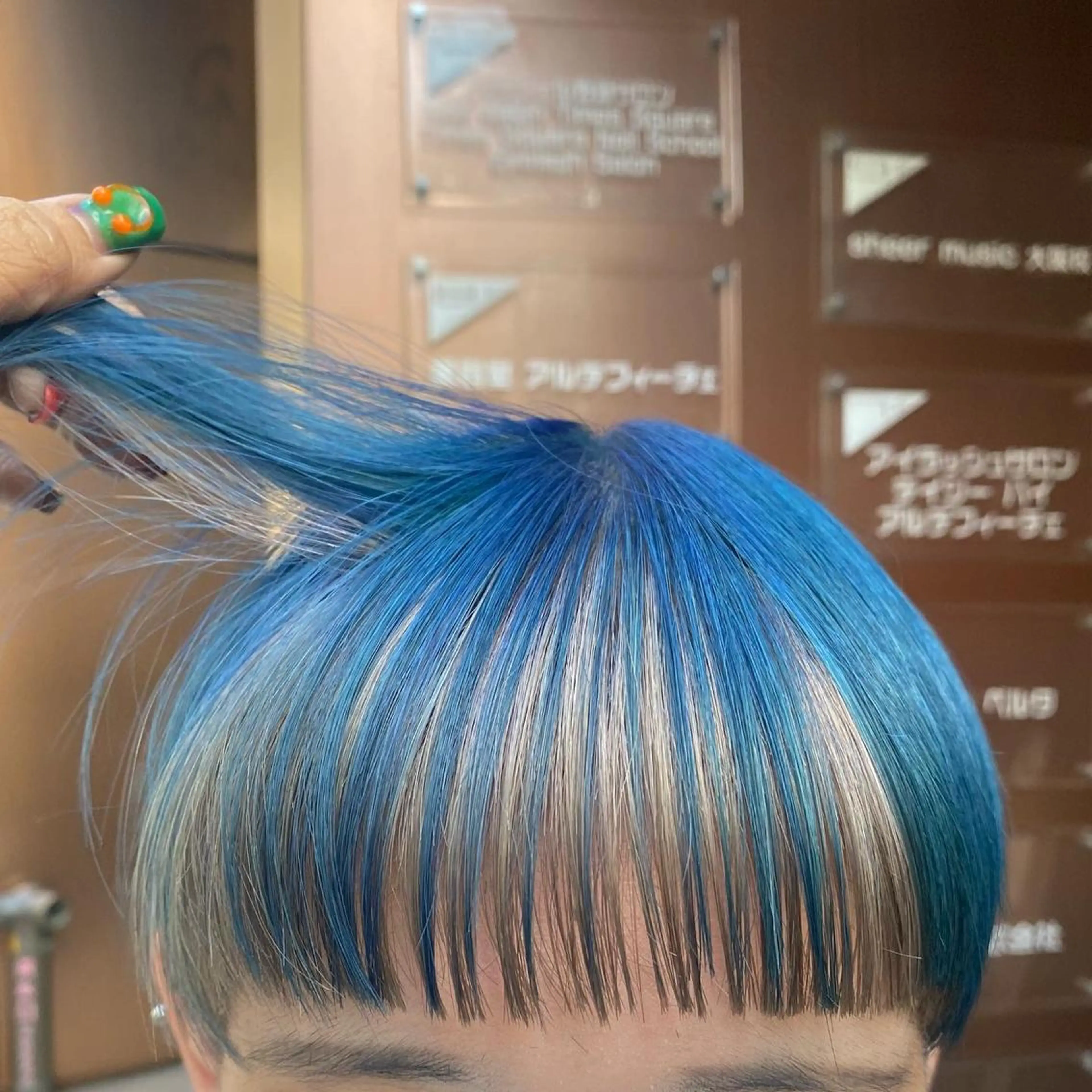 ショート カラー カット ヘアカラー トリートメント 梅田ハイトーン チダ ヒナノのヘアスタイル