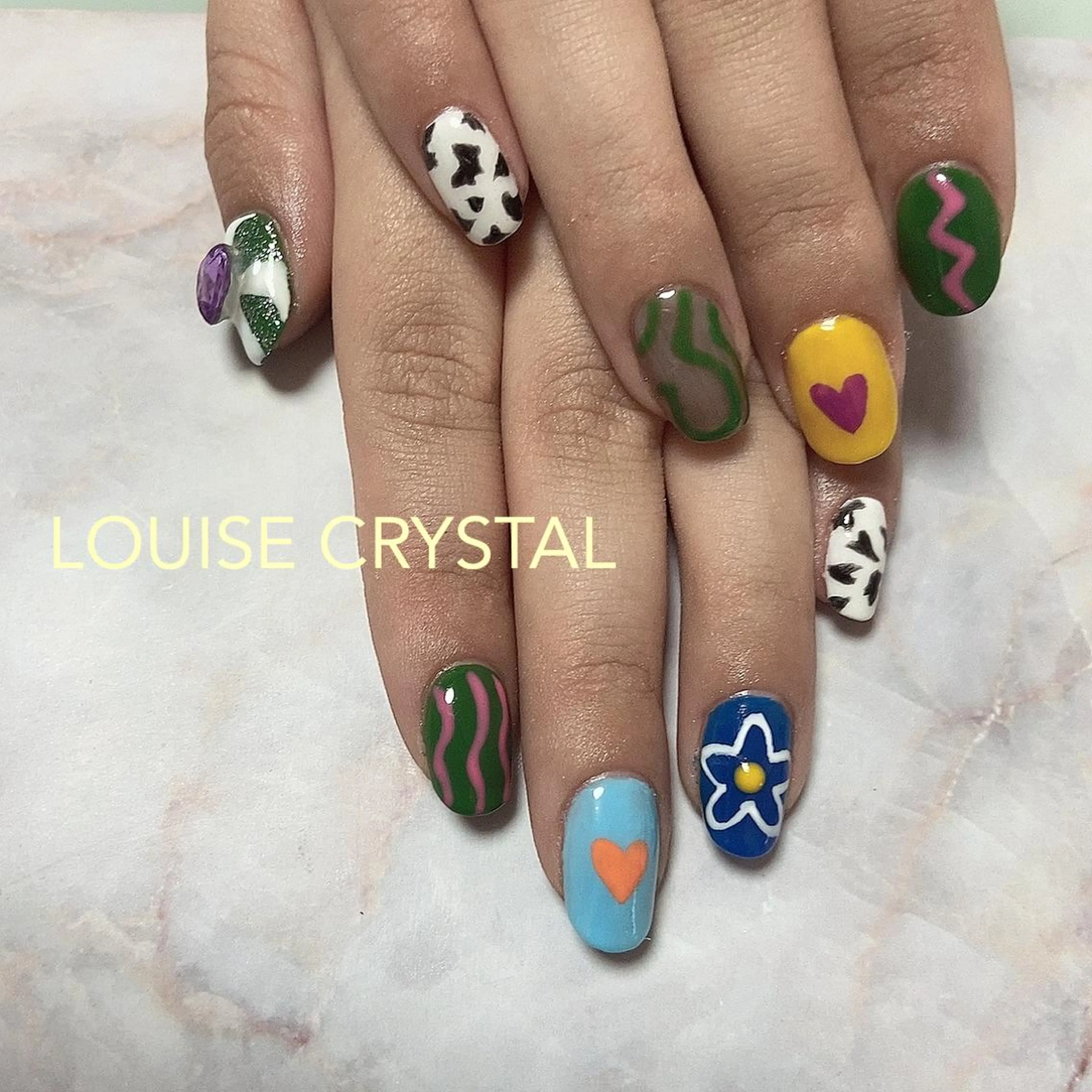 ネイル 持ち込み ハンドネイル LOUISE CRYSTALのネイルデザイン