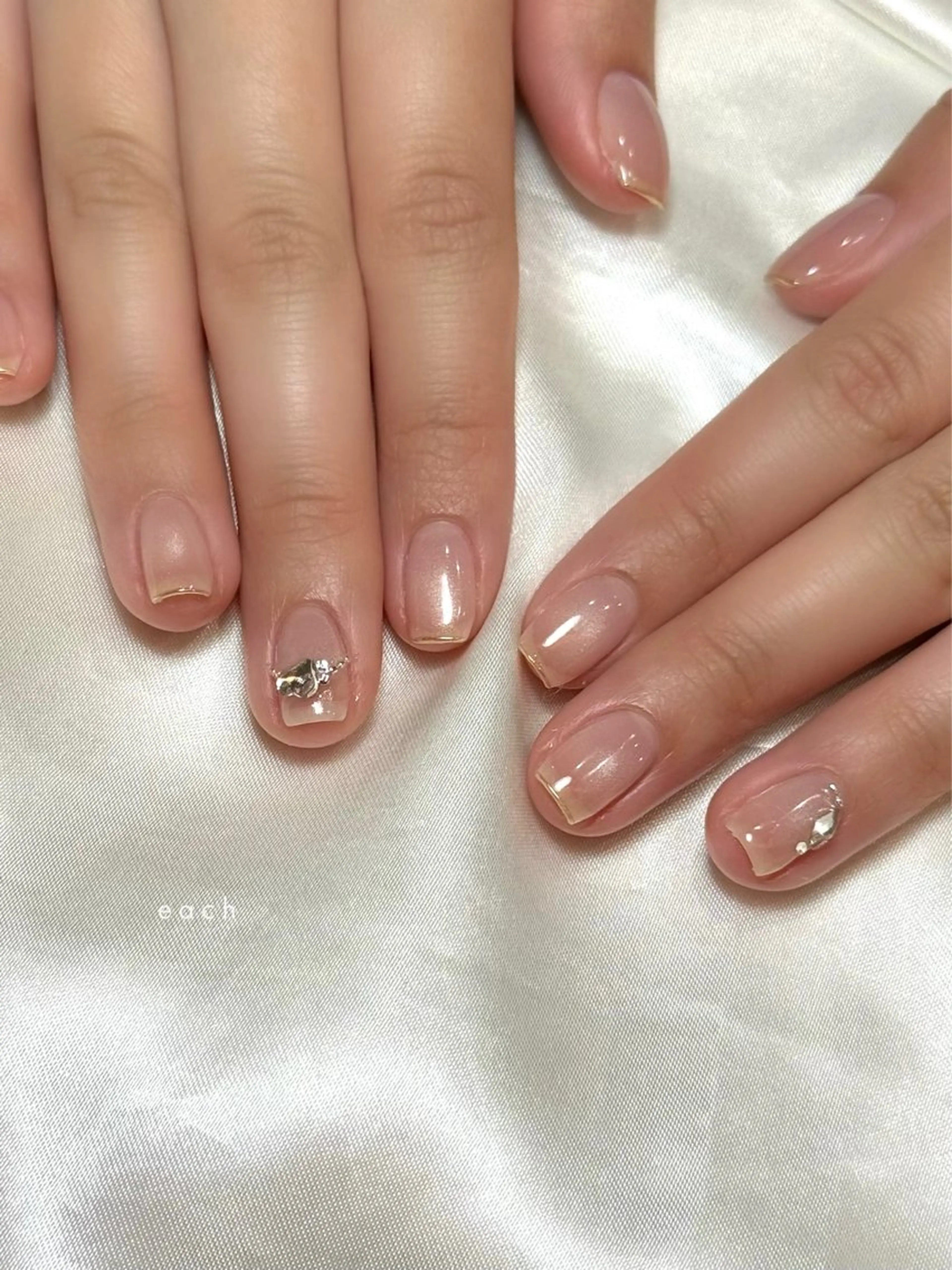 ネイル キラキラネイル ミラーネイル シンプルネイル 冬ネイル ハンドネイル each kiyokaのネイルデザイン