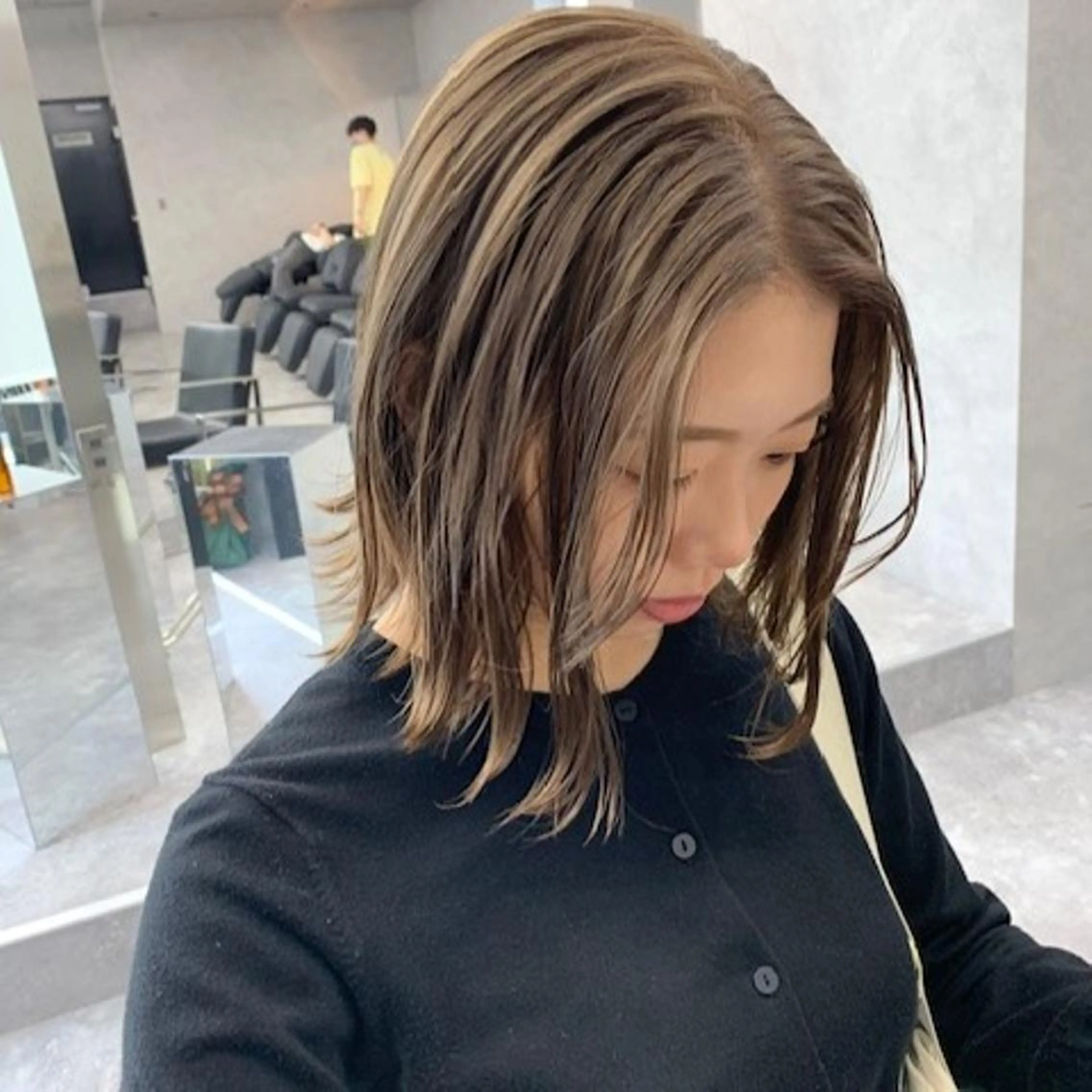 ミディアム カラー ショートボブ ブリーチ デザインカラー ダブルカラー ハイライトカラー ヘアカラー トリートメント ミルクティーベージュ 近鉄奈良駅　向田のヘアスタイル