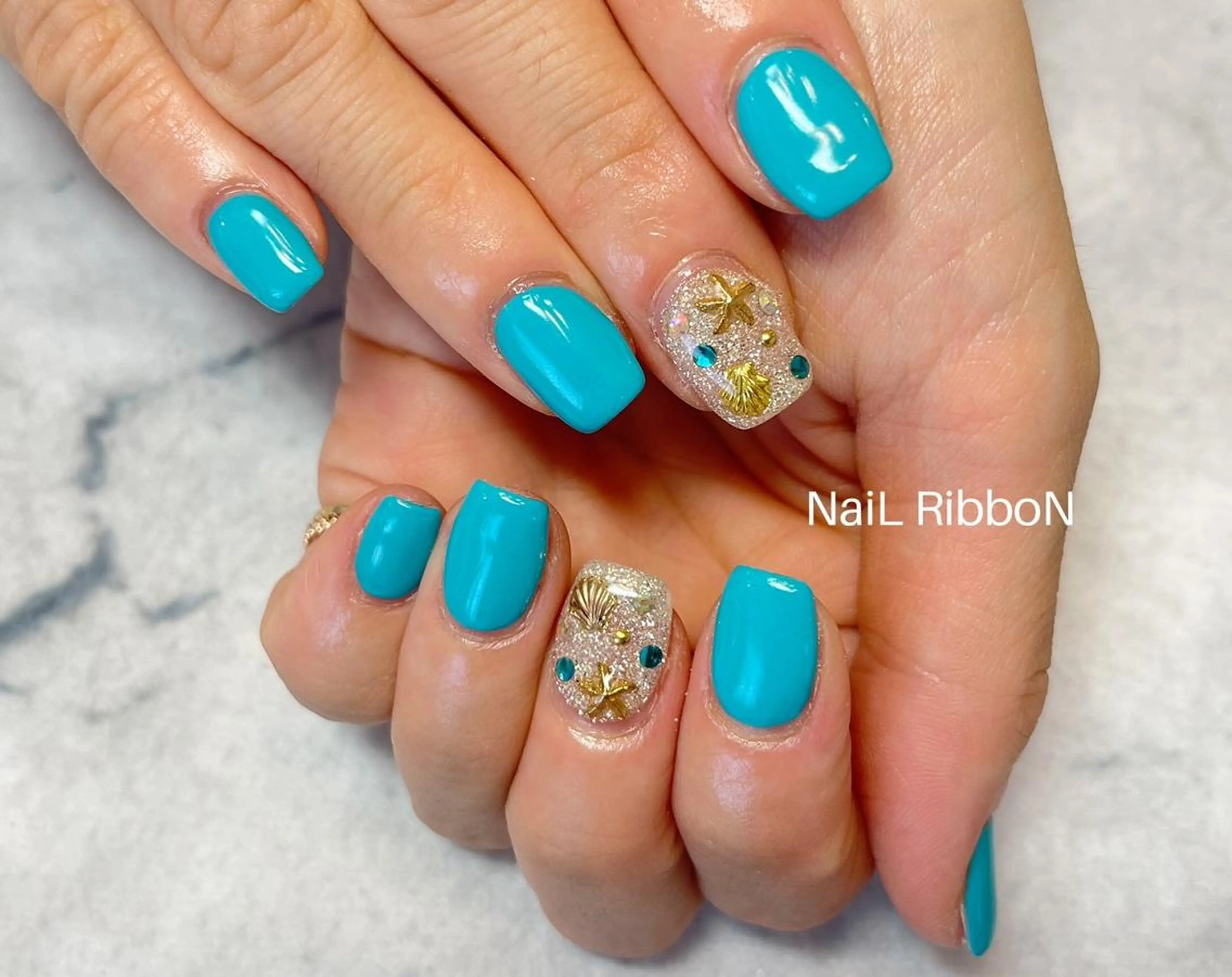ネイル ネイルリボン 受付スタッフのネイルデザイン