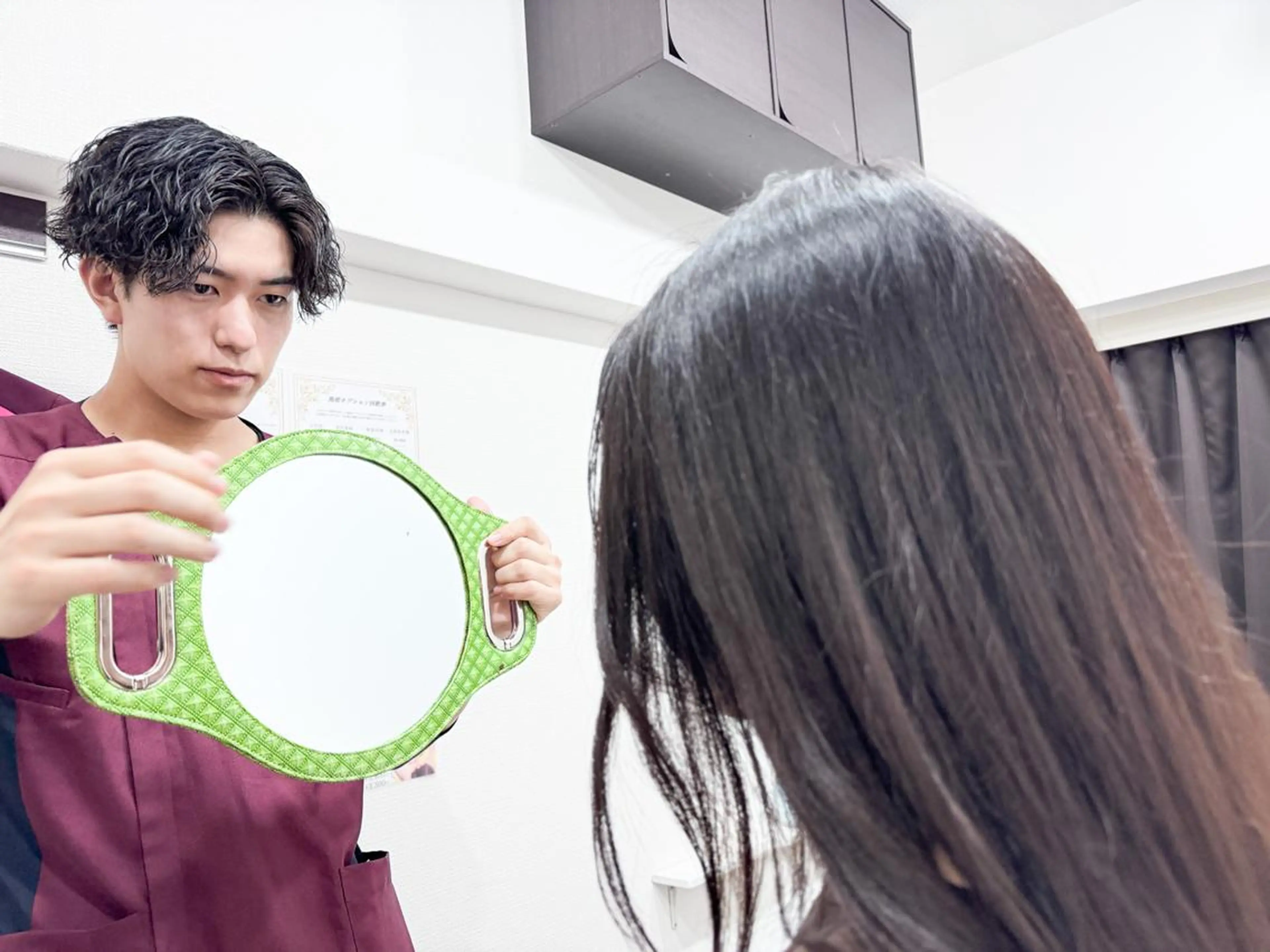 【美容鍼・小顔鍼】 鍼灸師　森原拓磨のエステ・リラクイメージ