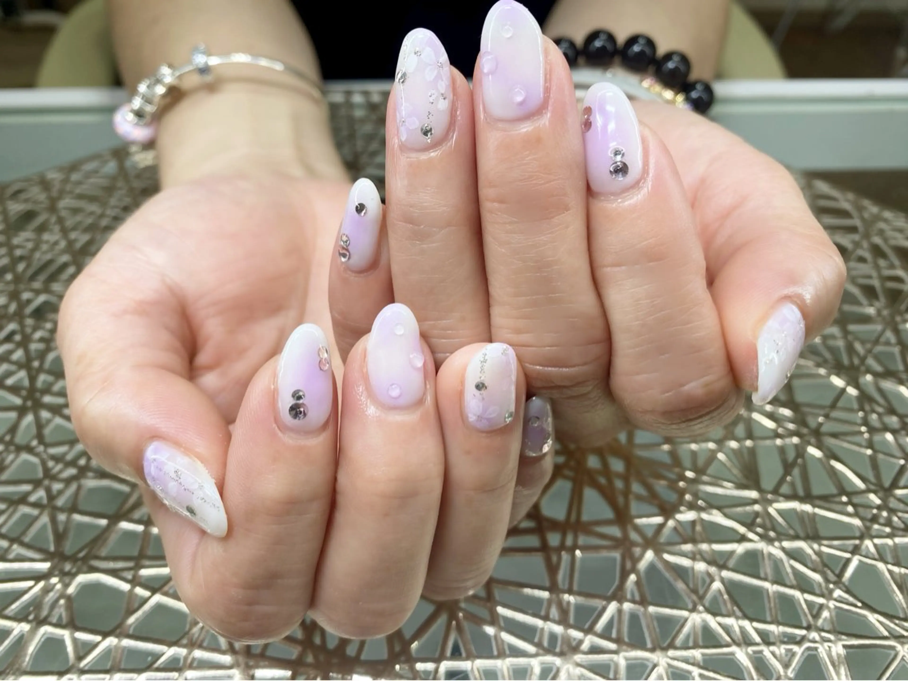 ネイル チークネイル 持ち込み 夏ネイル ハンドネイル ネイルサロン nail_upのネイルデザイン
