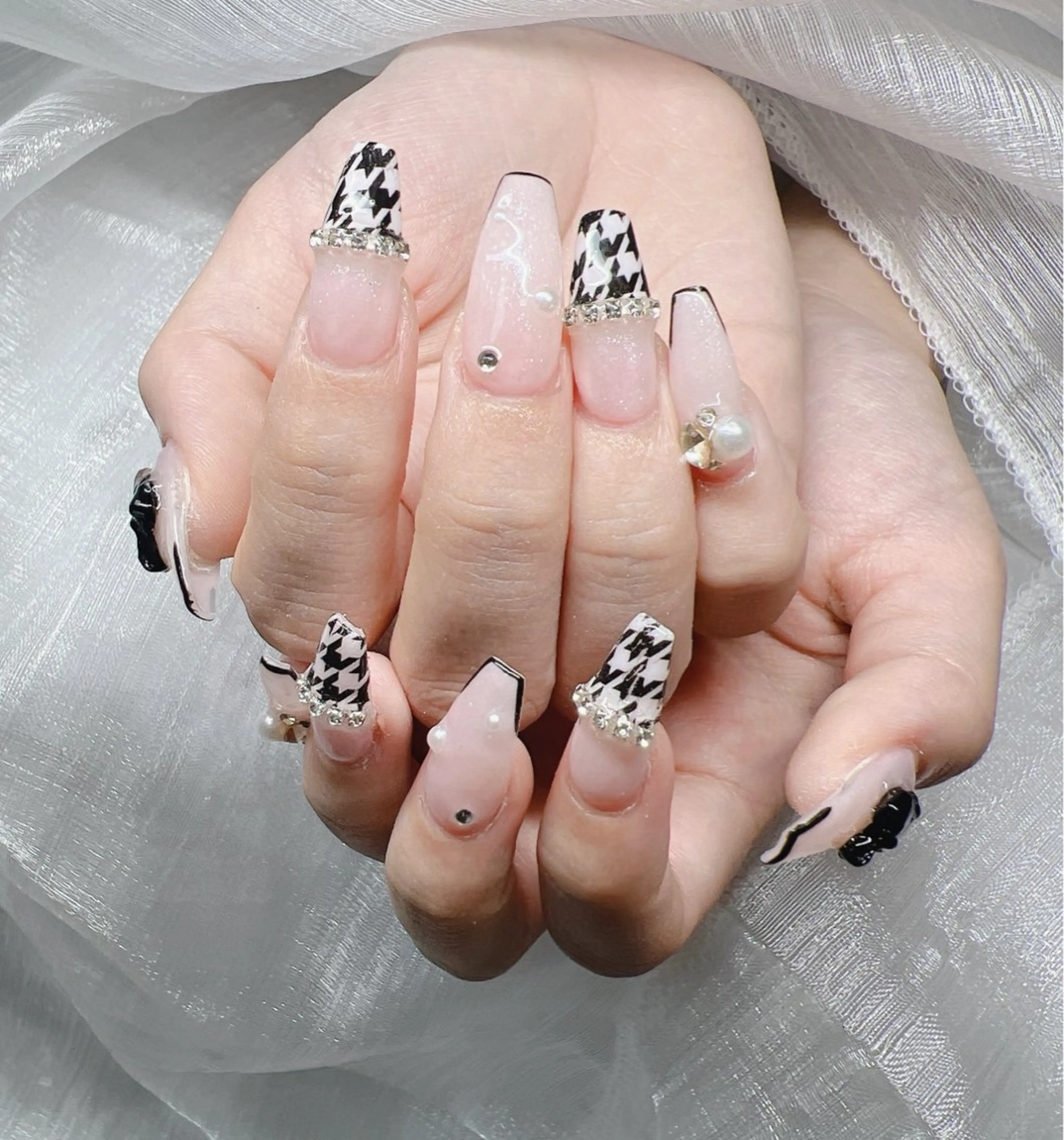 ネイル 長さ出し グラデーション 卒業式 キラキラネイル マグネットネイル ハンドネイル Lee Nailsのネイルデザイン