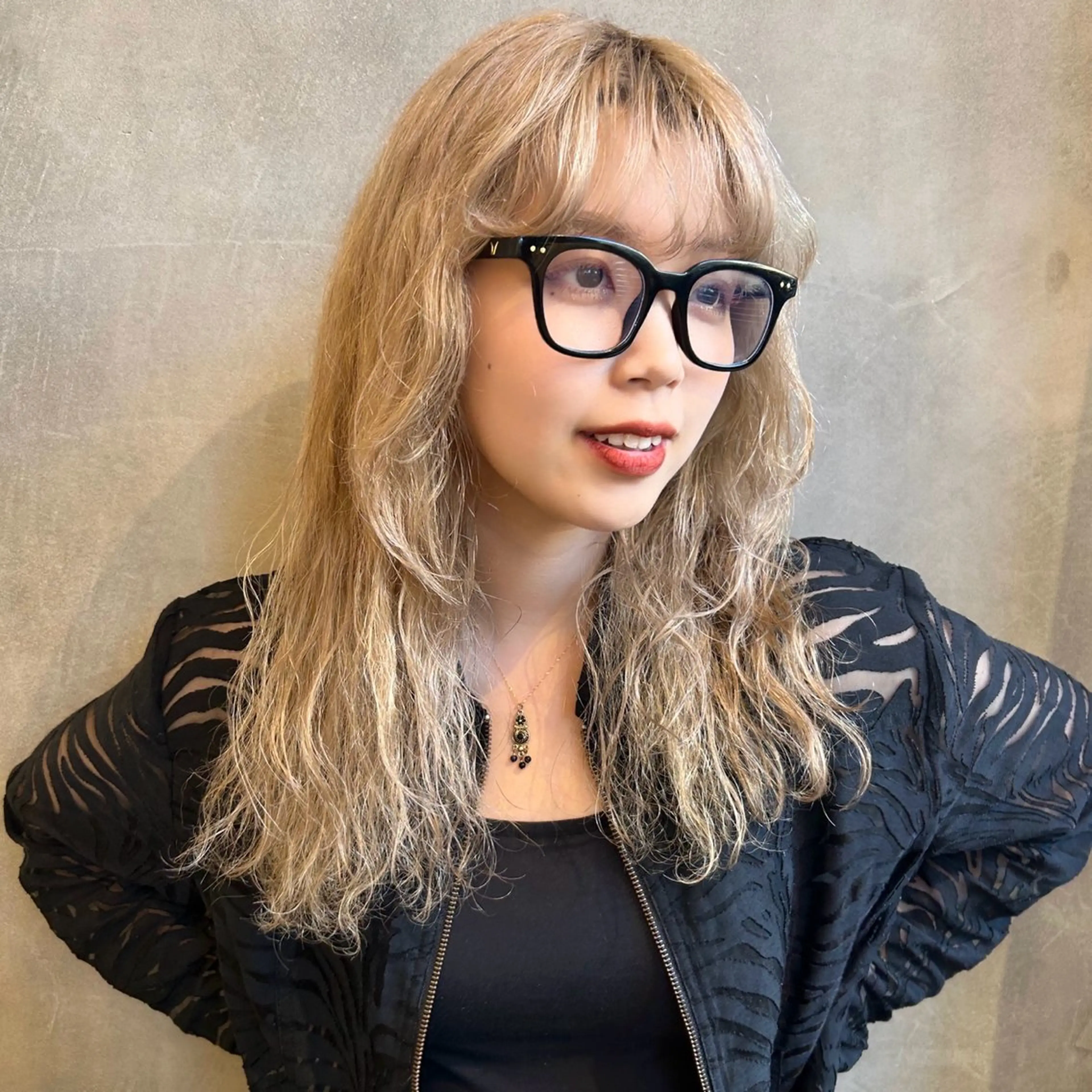 セミロング カラー écouter所属・ショート/ウルフ ハイトーン/カイセイのヘアスタイル