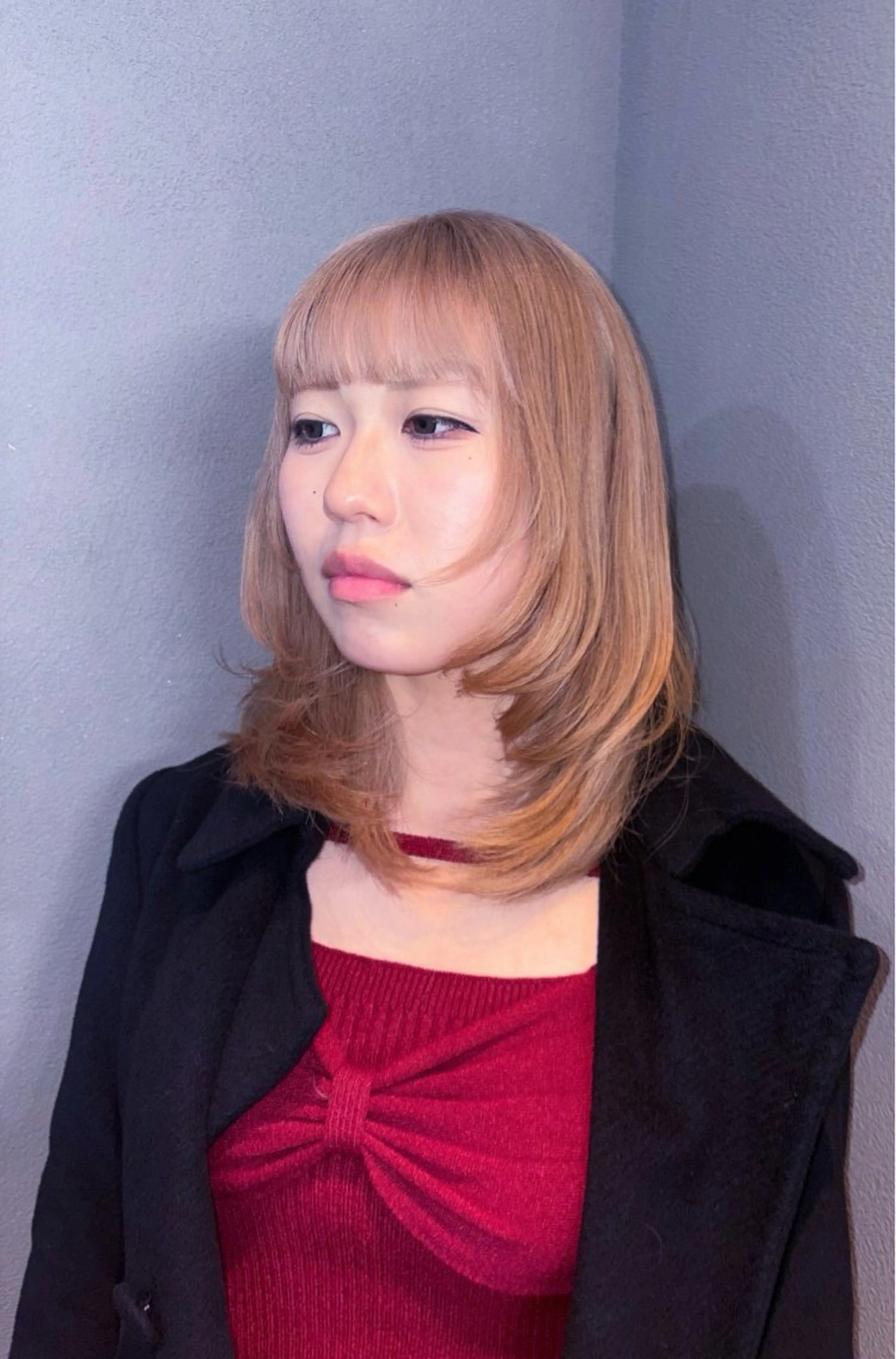 ミディアム カラー ハイトーンカラー レイヤーカット カット THEDOTS所属・淀 小南津のヘアスタイル