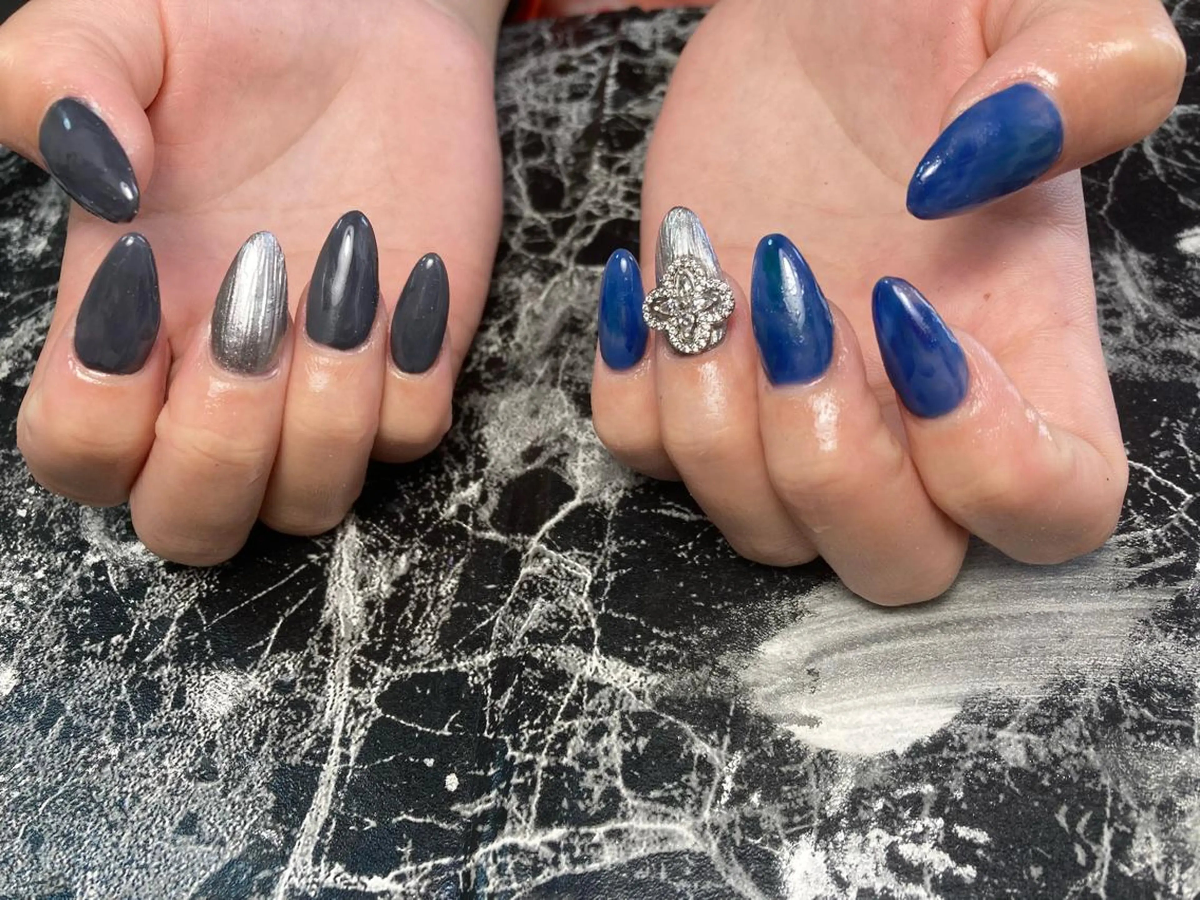 ミディアム ネイル ハンドネイル ✴︎ Delightのネイルデザイン