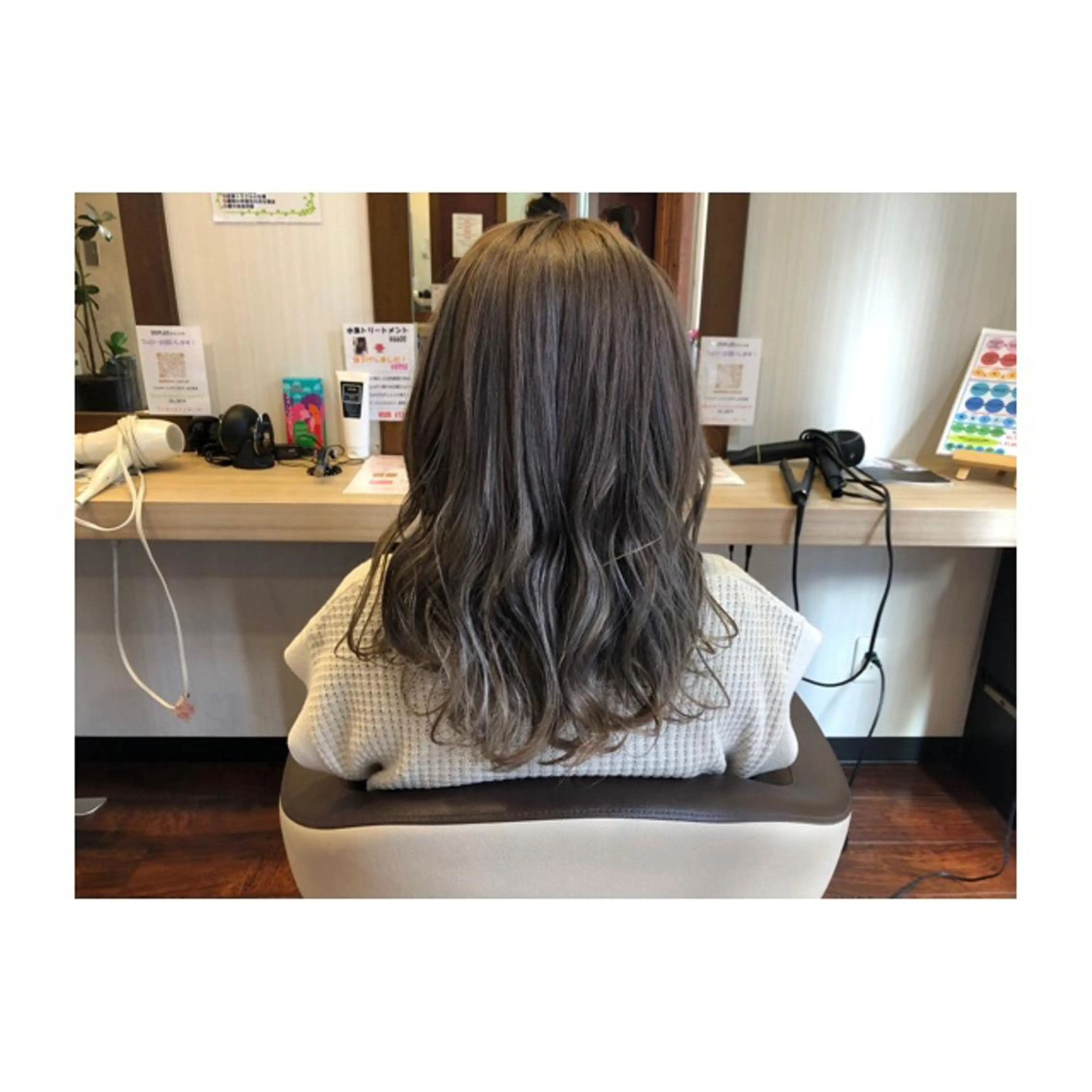 セミロング カラー 玉田 夕貴のヘアスタイル