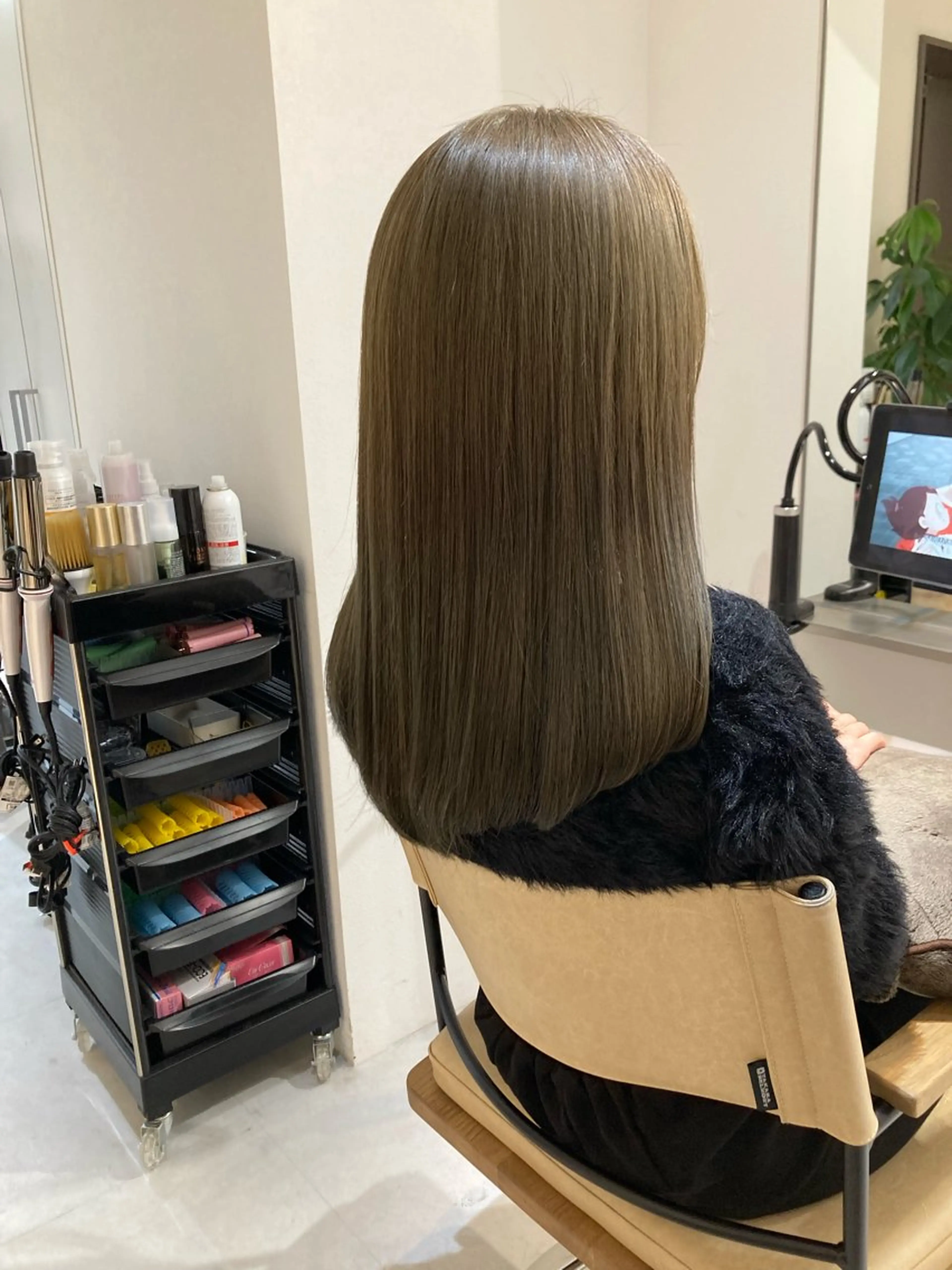 セミロング ✨色持ちの良い艶 カラー✨蟹江真世のヘアスタイル