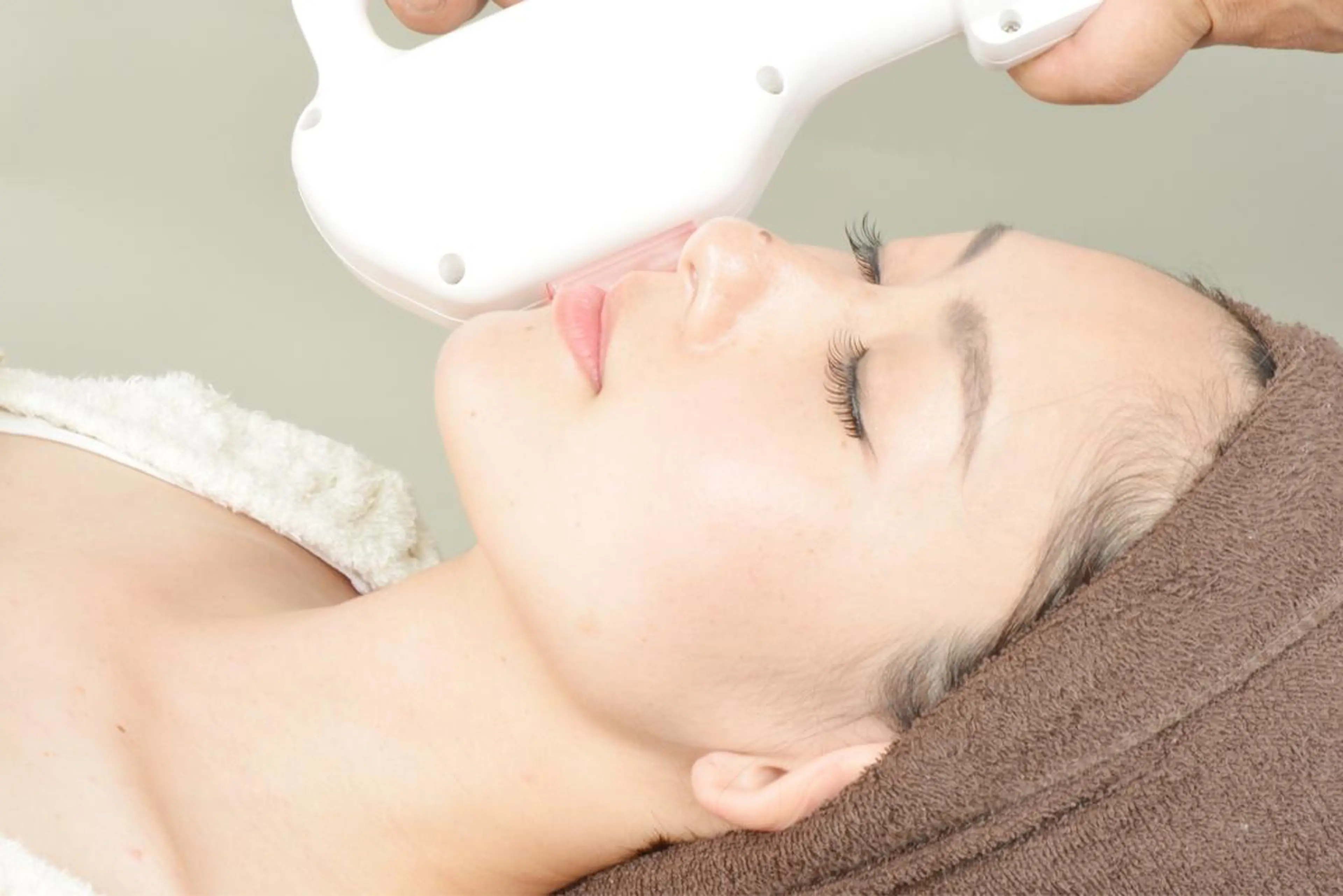 【女性】顔セット[額/ほほ/鼻下/あご/もみあげ]の写真