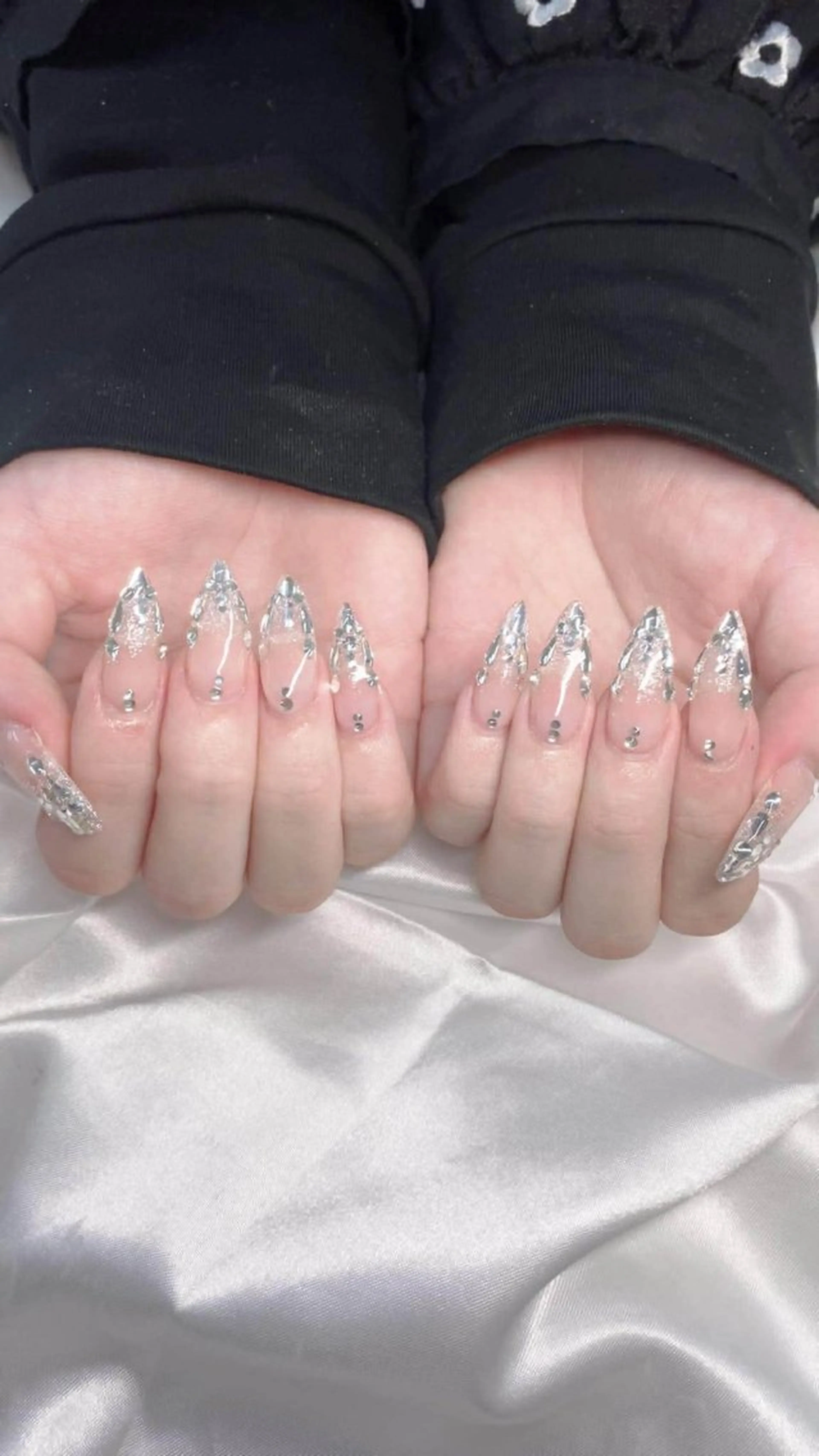 ネイル べっ甲ネイル チークネイル フラワーネイル フットネイル フレンチネイル ハンドネイル Squeen Nailのネイルデザイン