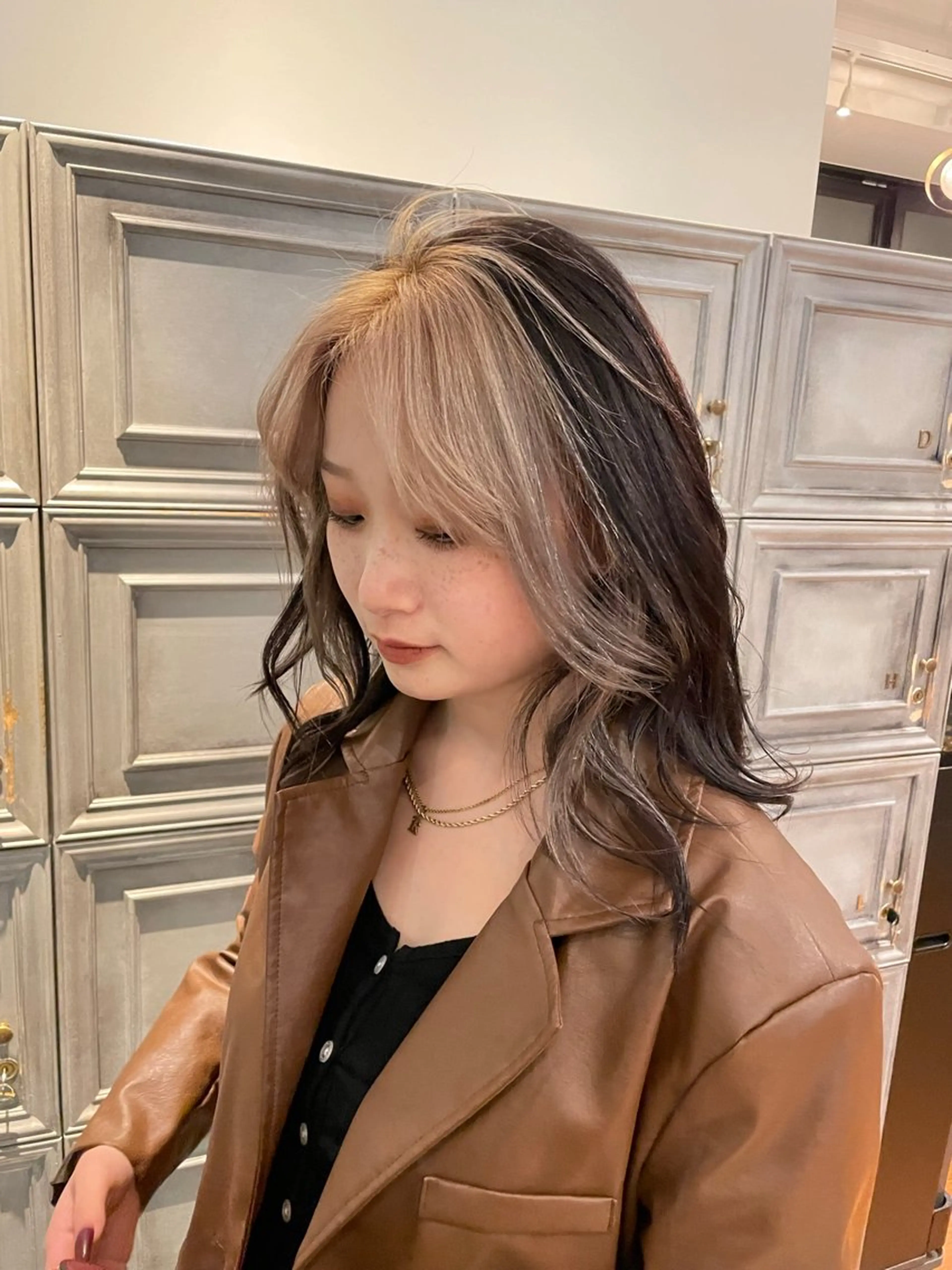 セミロング カラー ブリーチ デザインカラー ハイトーンカラー ヘアカラー トリートメント 🤩噂のMr.髪ポジ ティブ®️yu🤩のヘアスタイル