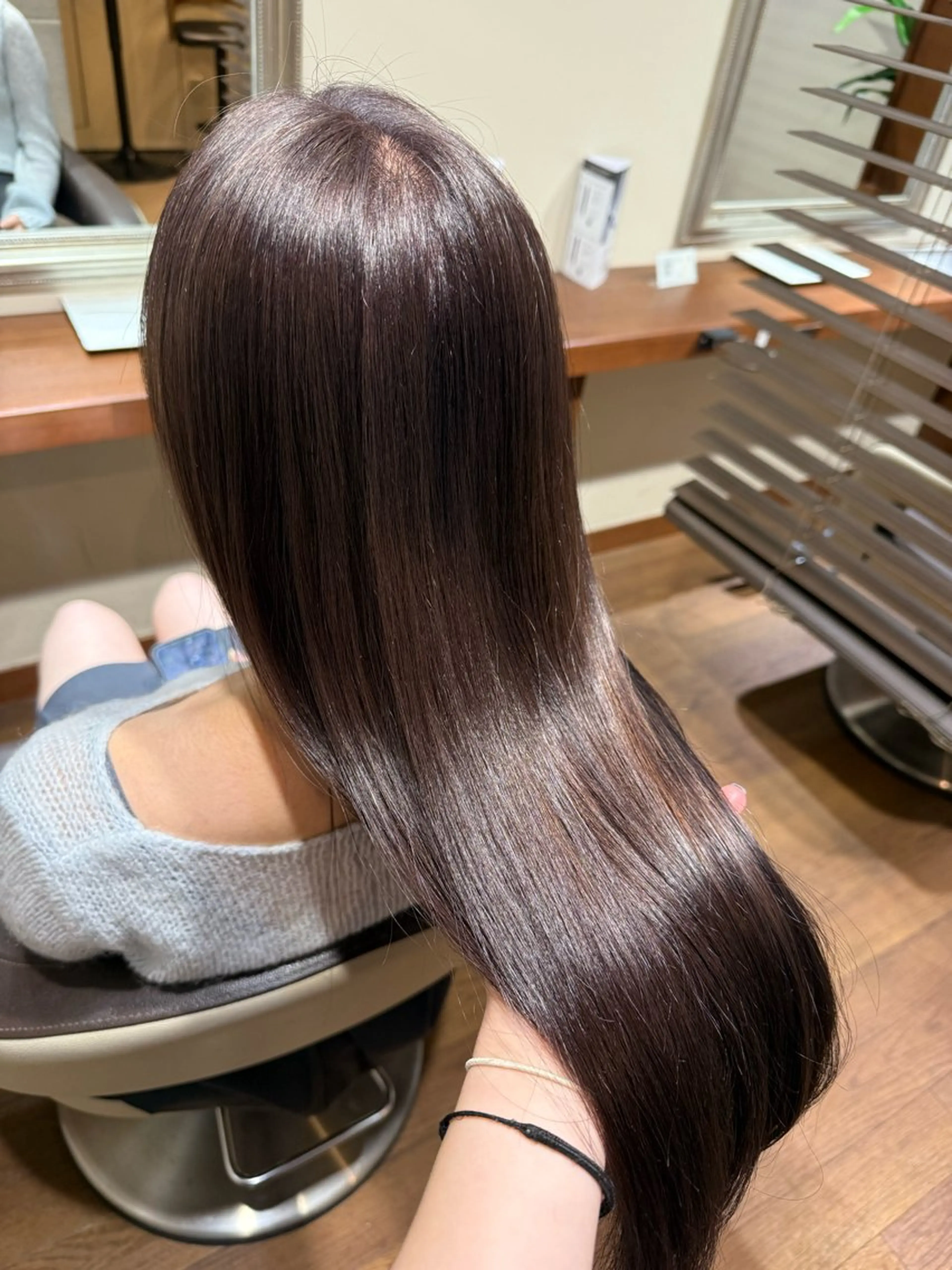 ロング カラー グレージュ パープルカラー パープルグレージュ ヘアカラー トリートメント RINA .のヘアスタイル