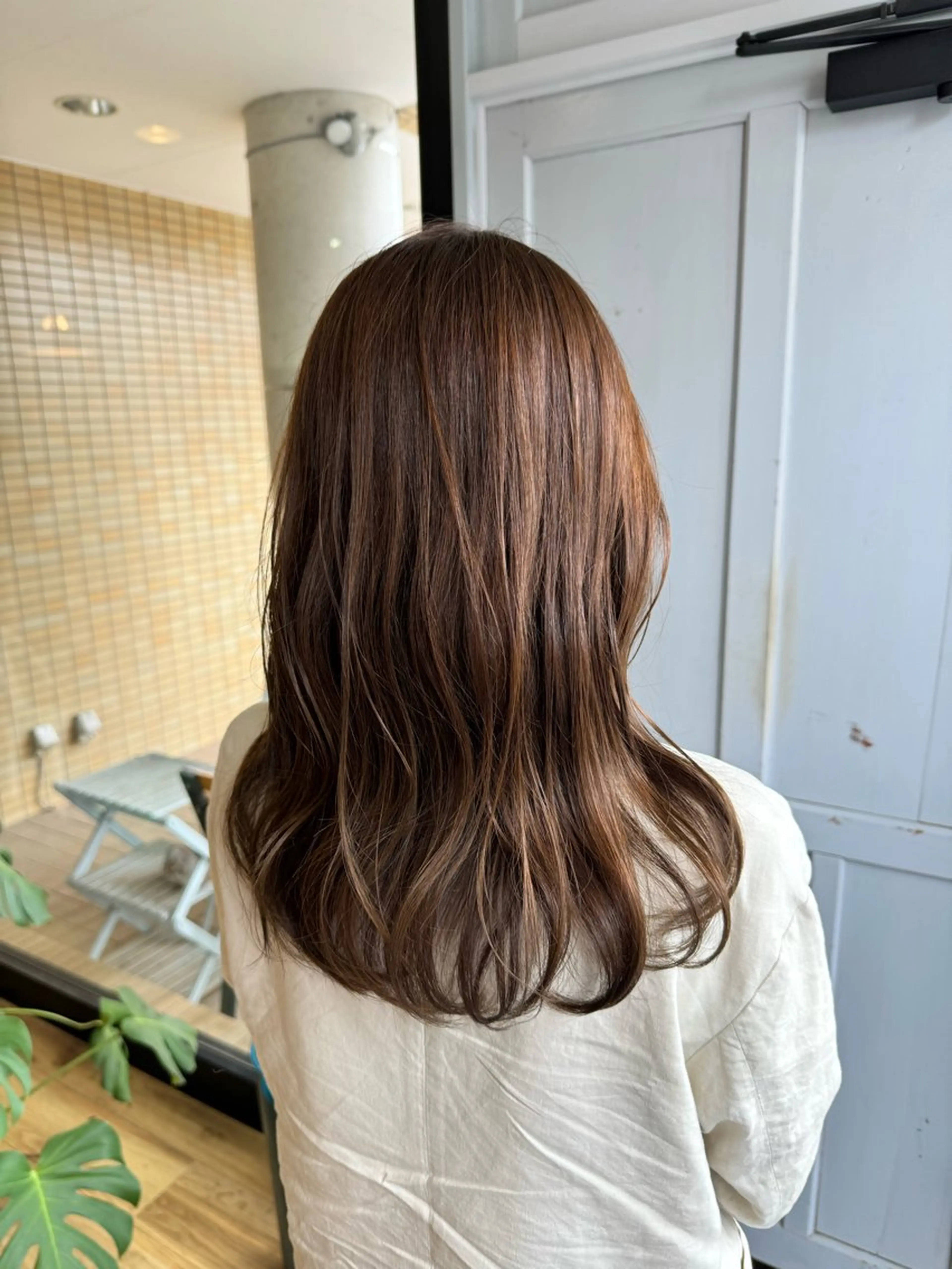ロング カラー ベージュカラー オリーブベージュ ヘアカラー トリートメント ツキダテ ユイのヘアスタイル