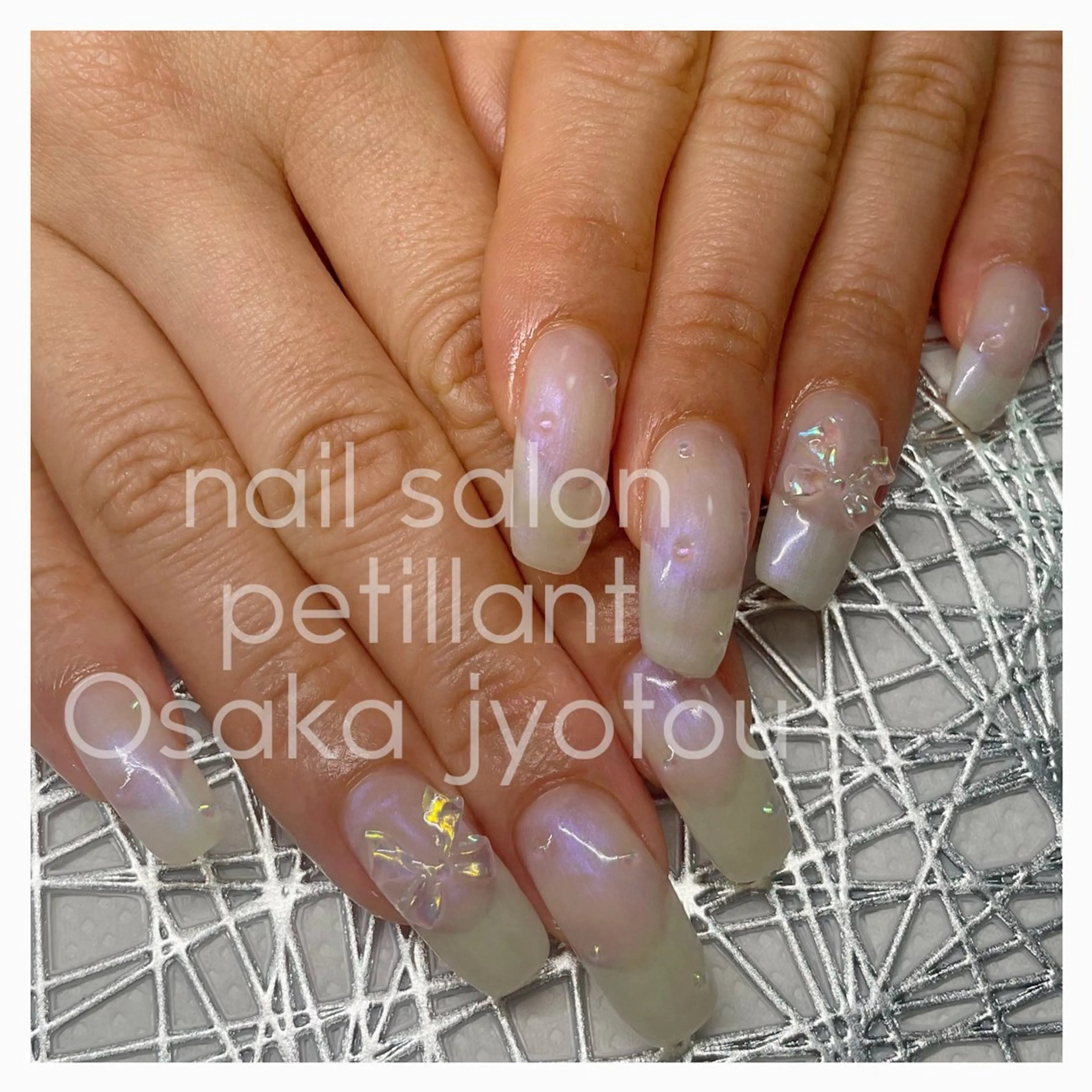 ネイル アートネイル オーロラネイル リボン ストーンネイル petillant所属・nail salon petillantのネイルデザイン