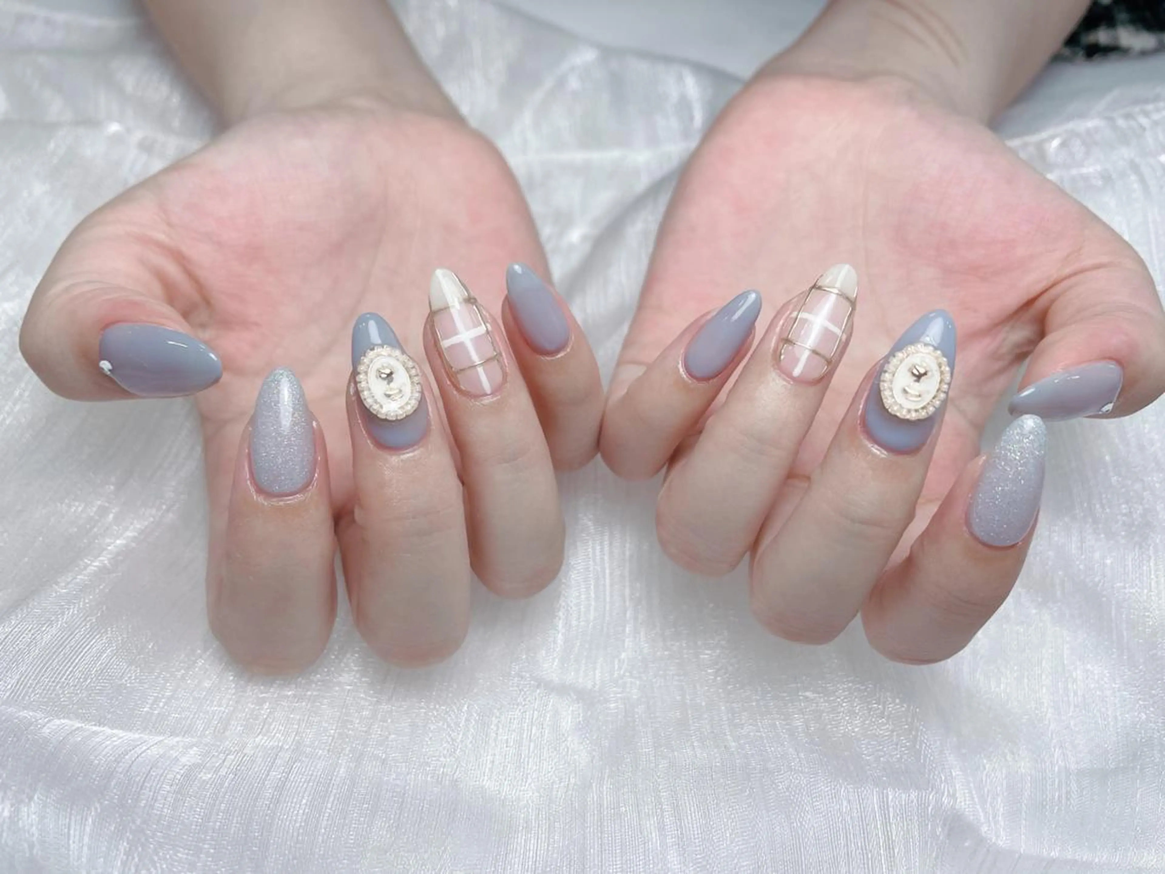 ネイル Elegant beautyルイのネイルデザイン