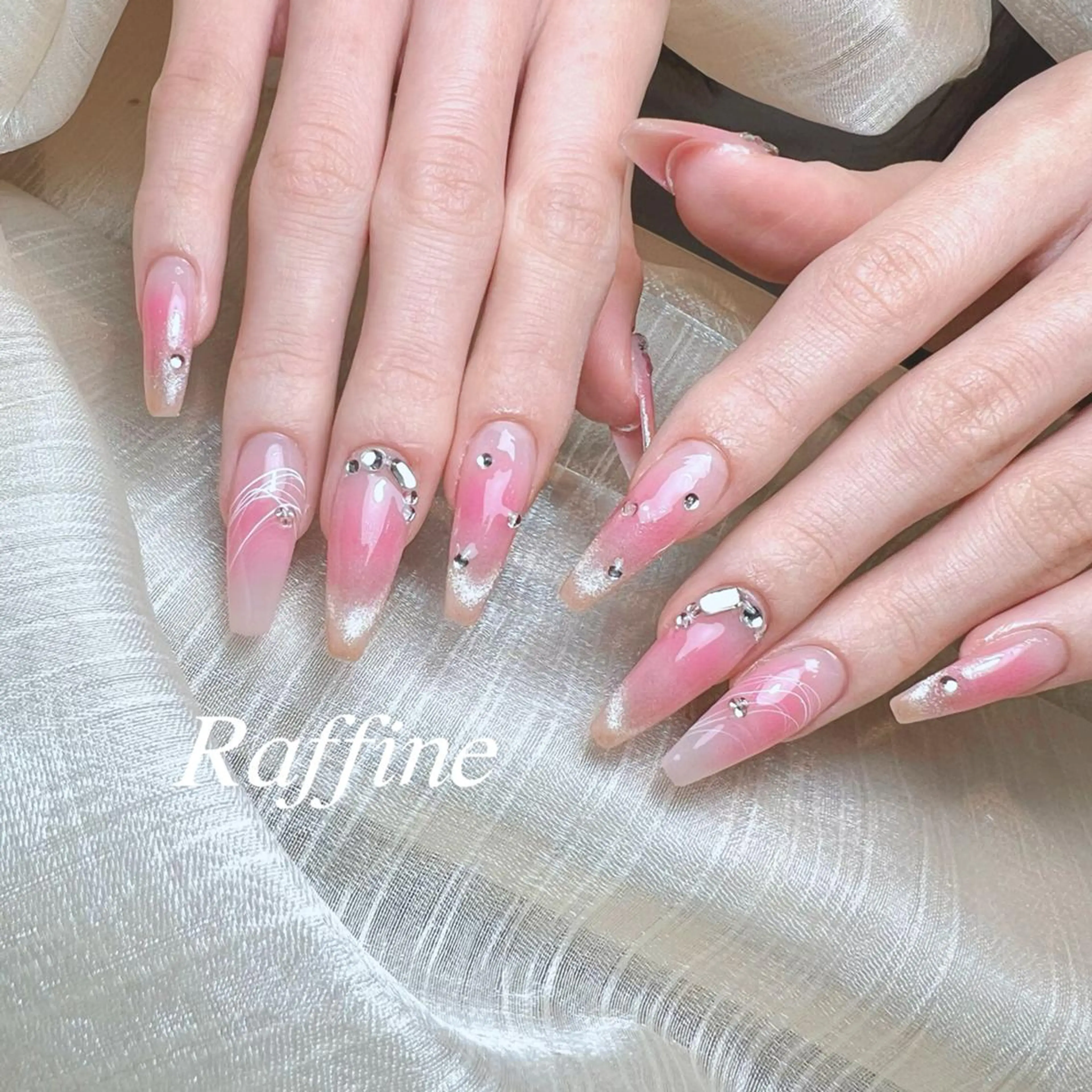 ネイル ハンドネイル フットネイル ハンドケア RAFFINE haru🦋🩵のネイルデザイン