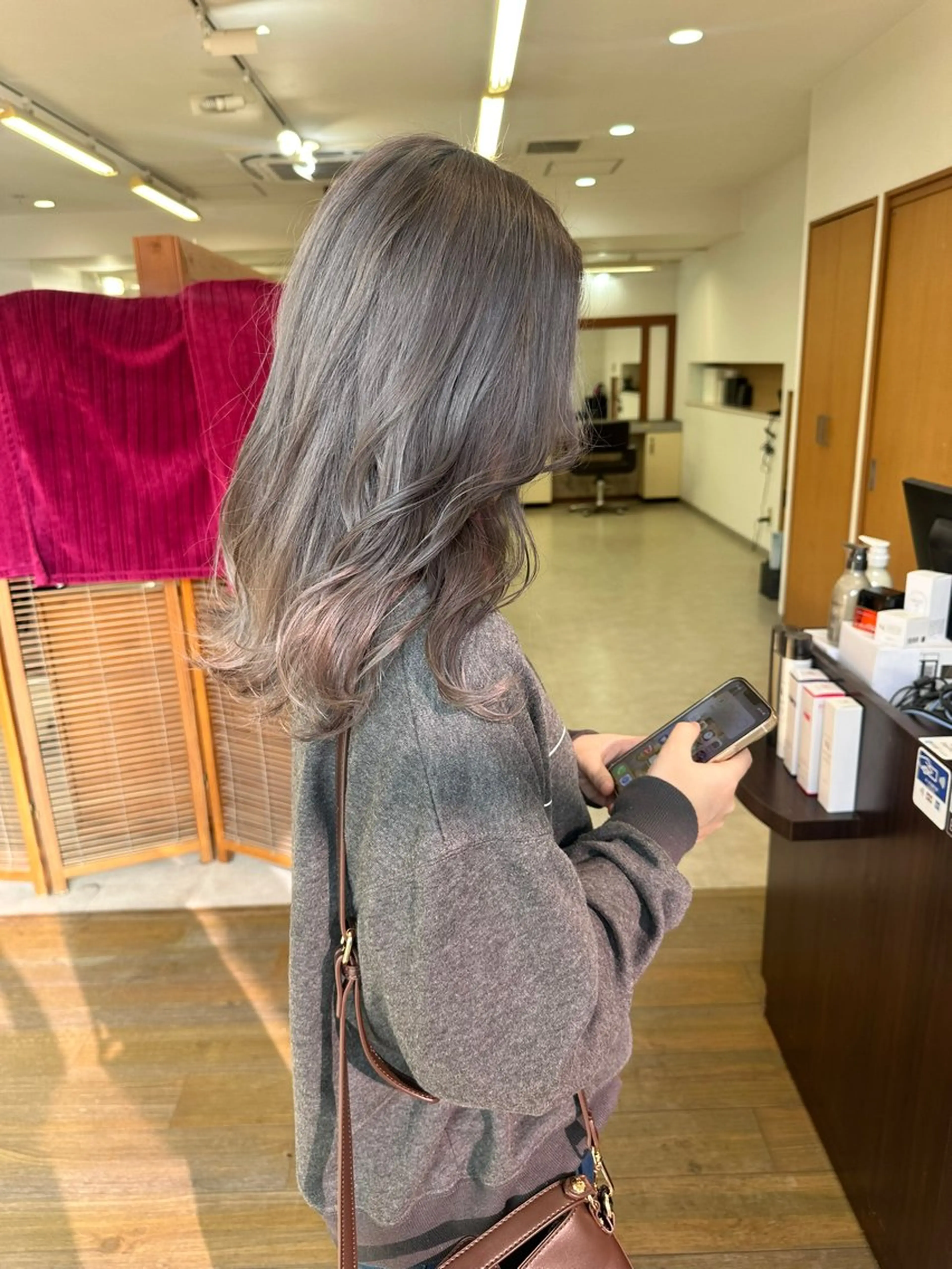 ミディアム カラー カット ヘアカラー トリートメント peg.hair所属・ブリーチカラー🫧 森　凪沙のヘアスタイル