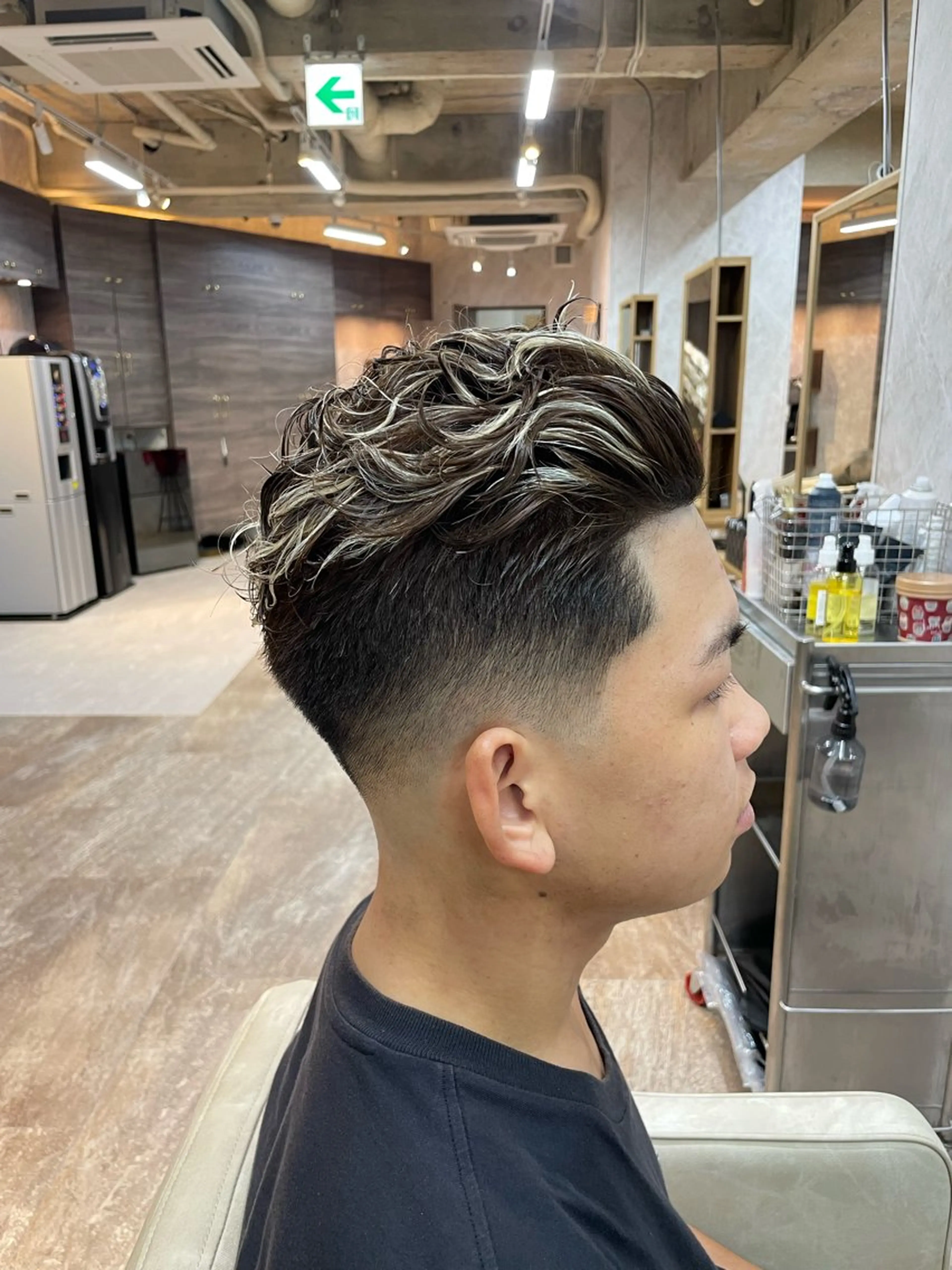 ショート カラー パーマ メンズ メンズブリーチ フェードカット メンズハイライト メンズメッシュ メンズパーマ sweetroom茅ヶ崎南口店所属・∮フェードスタイル∮ 加藤嘉陛のヘアスタイル