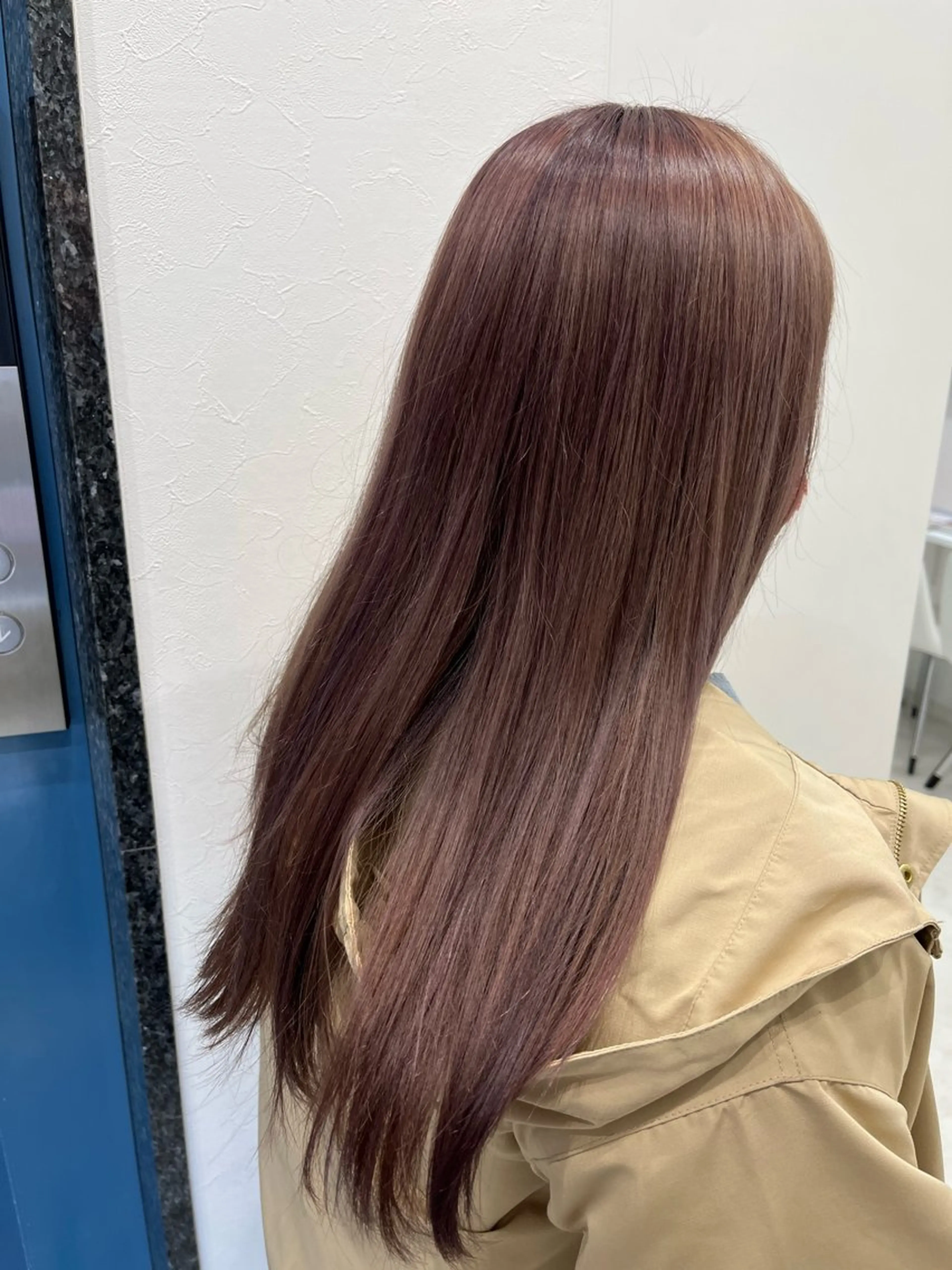 ロング カラー ベージュカラー ミルクティーベージュ カット ヘアカラー hair  Freak所属・山森 大地のヘアスタイル