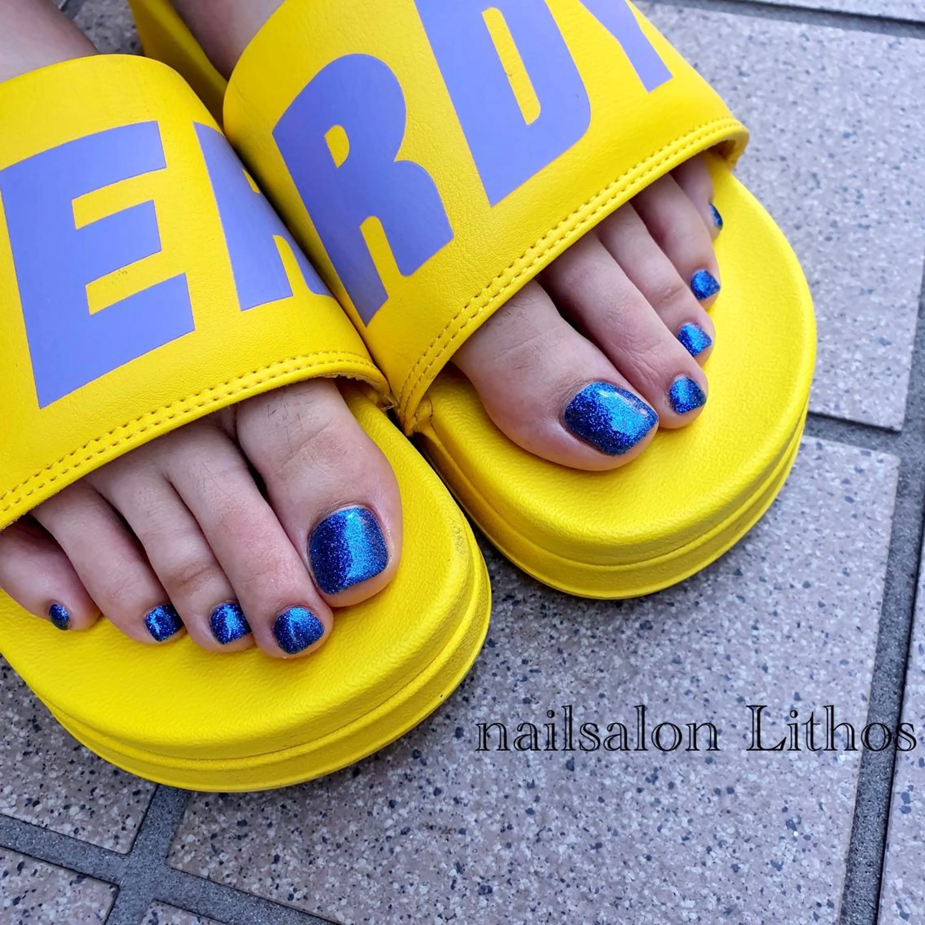 ネイル キラキラネイル フットネイル nailsalon Lithos所属・nailsalon Recontreのネイルデザイン