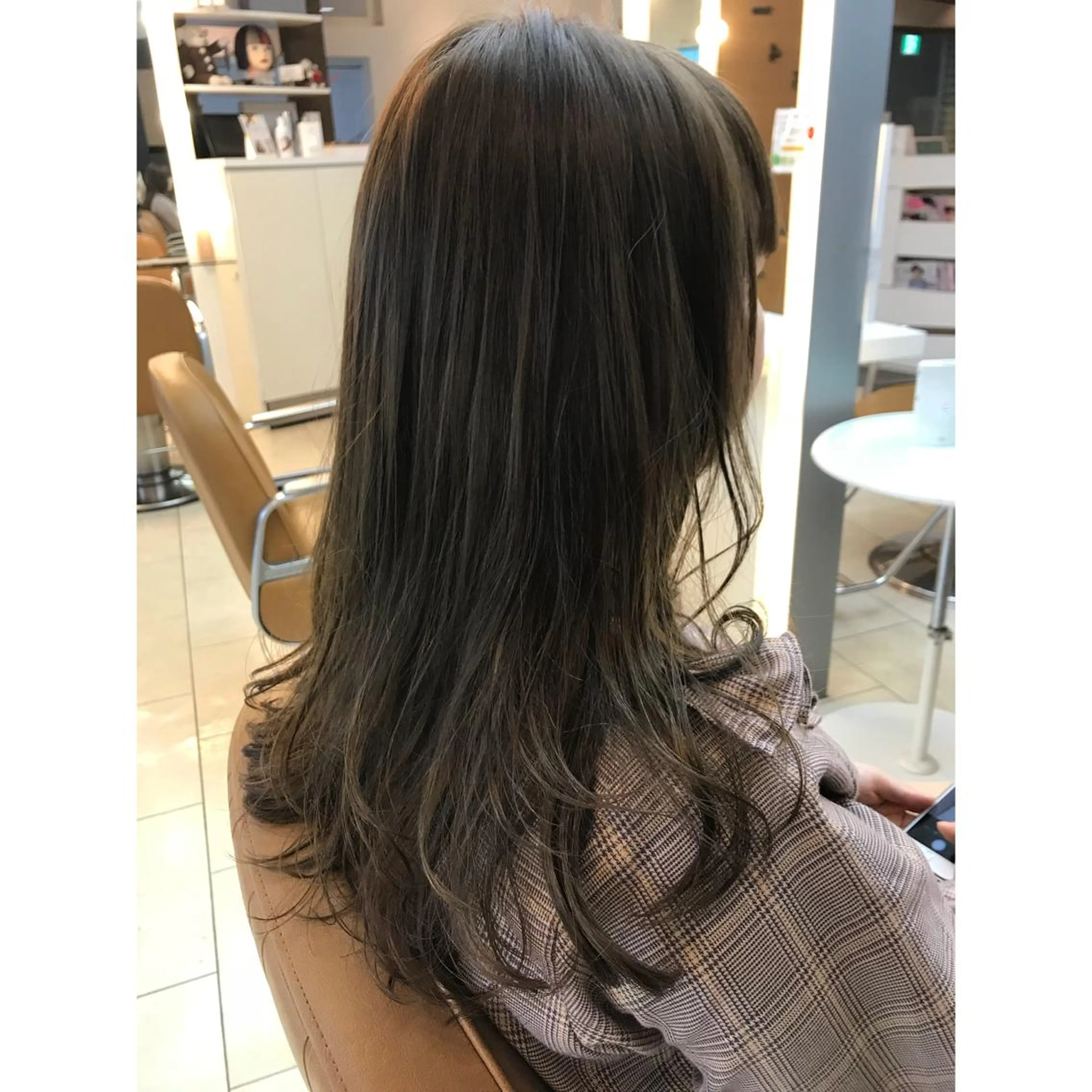 ロング カラー アディクシーカラー ブリーチ 坂西 春果のマツエク・マツパデザイン