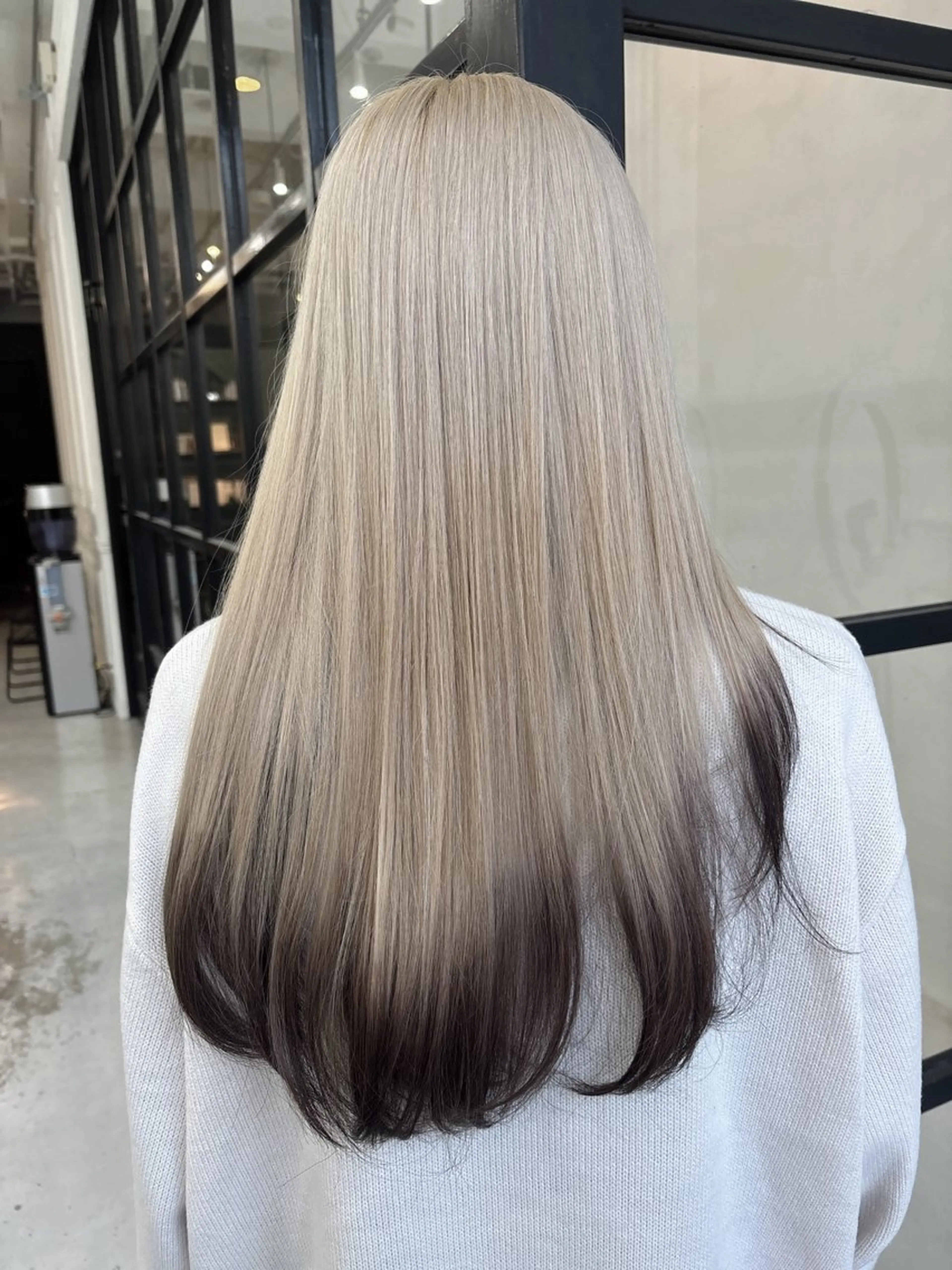 ロング ヘアカラー MaisonHALU さくらのヘアスタイル