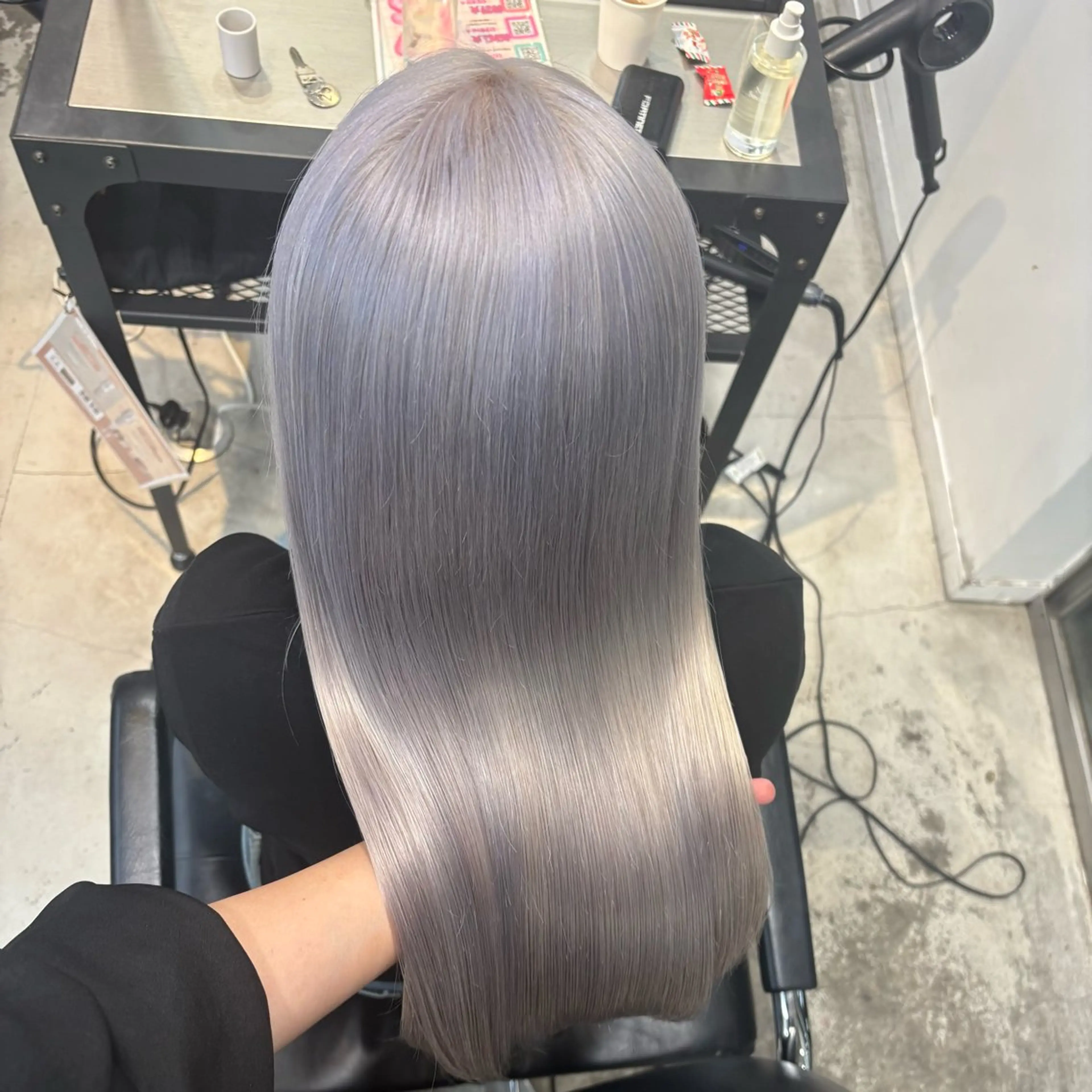 ミディアム カラー カット ヘアカラー トリートメント ハイトーン×デザイン 🪽🫧HIKARIのヘアスタイル