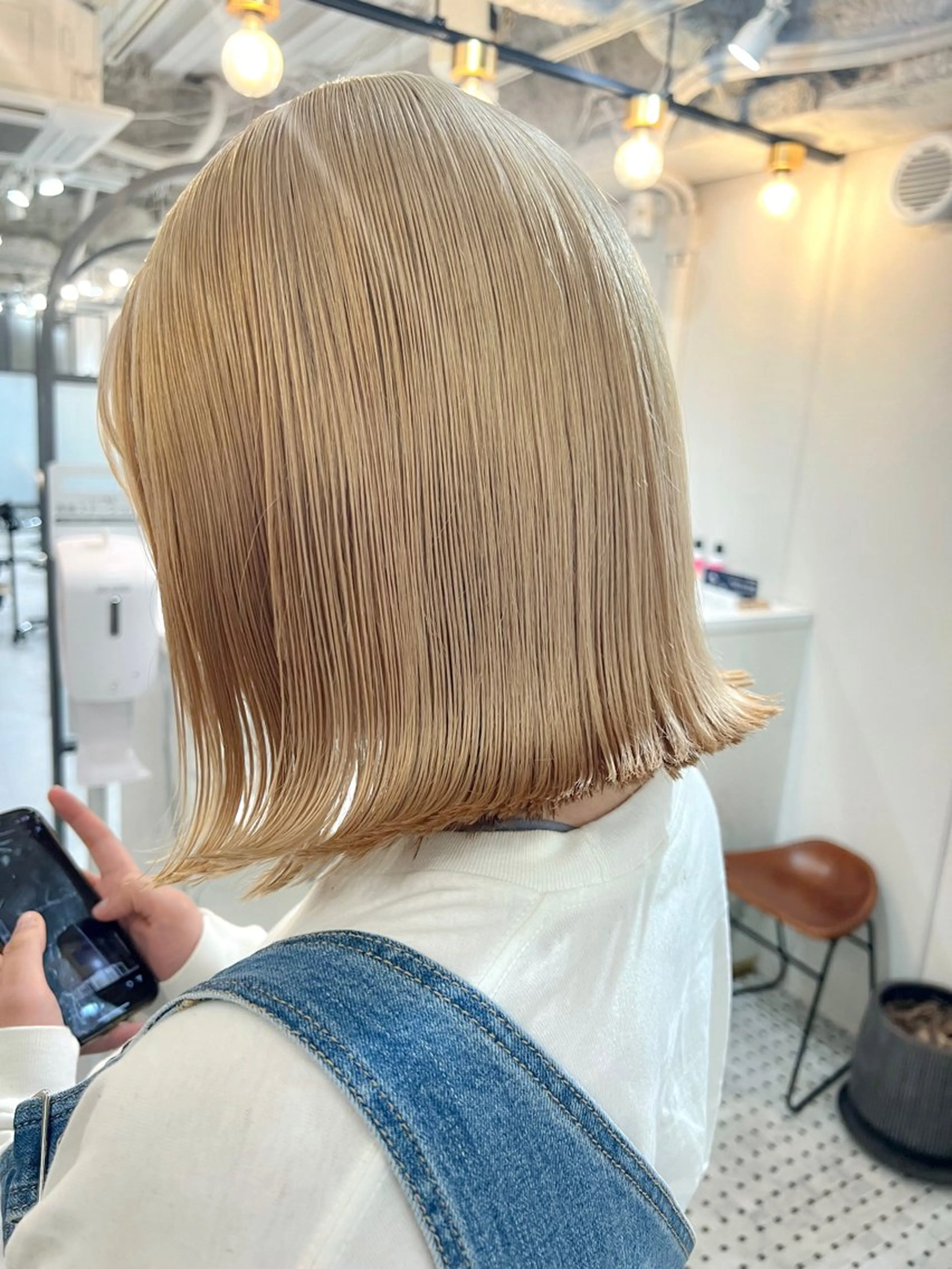 カラー ブロンド louwe 武藤幸世のヘアスタイル