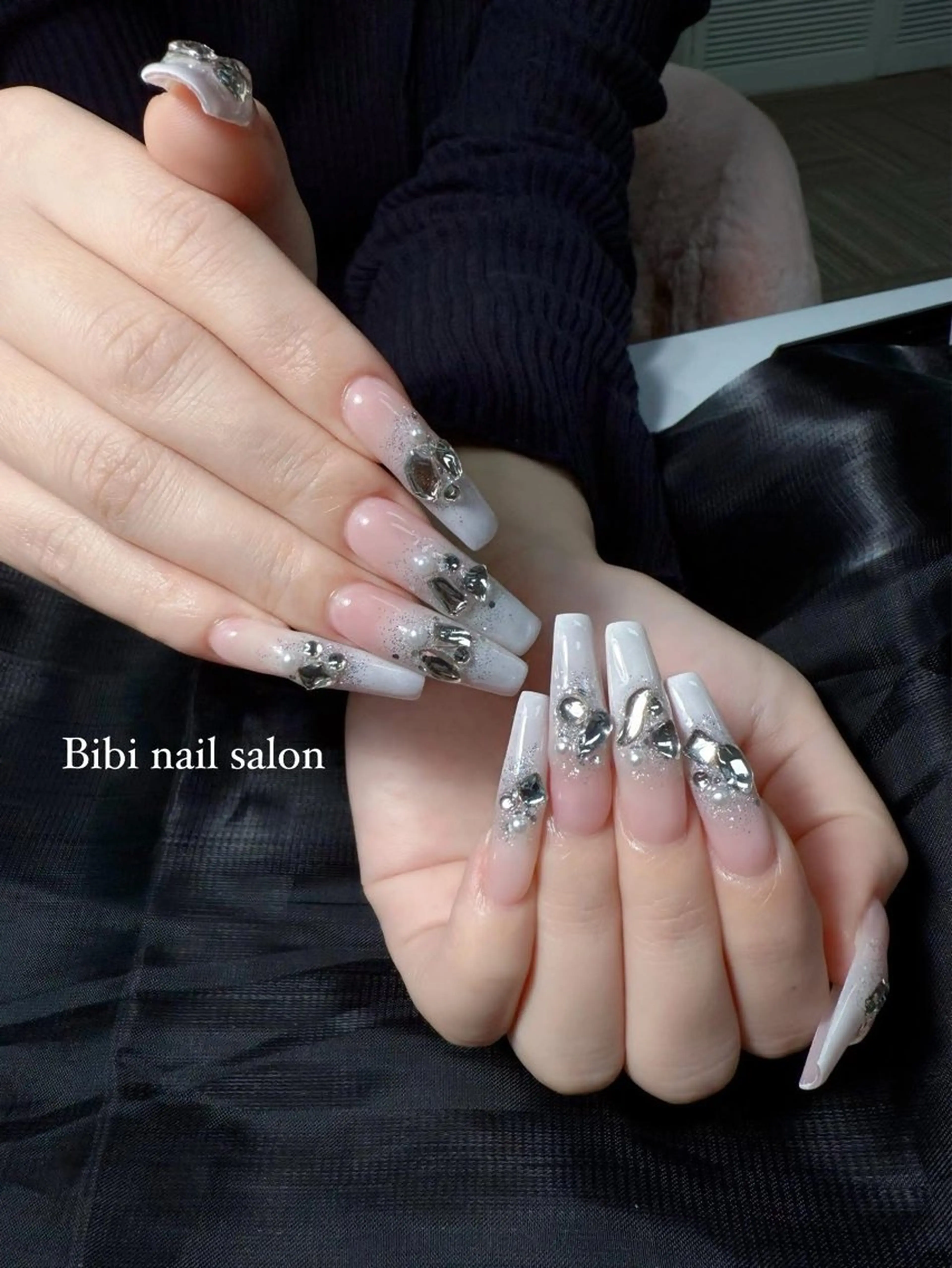 ロング ハンドネイル Bibi beauty spa Osaka所属・Chann Channのネイルデザイン