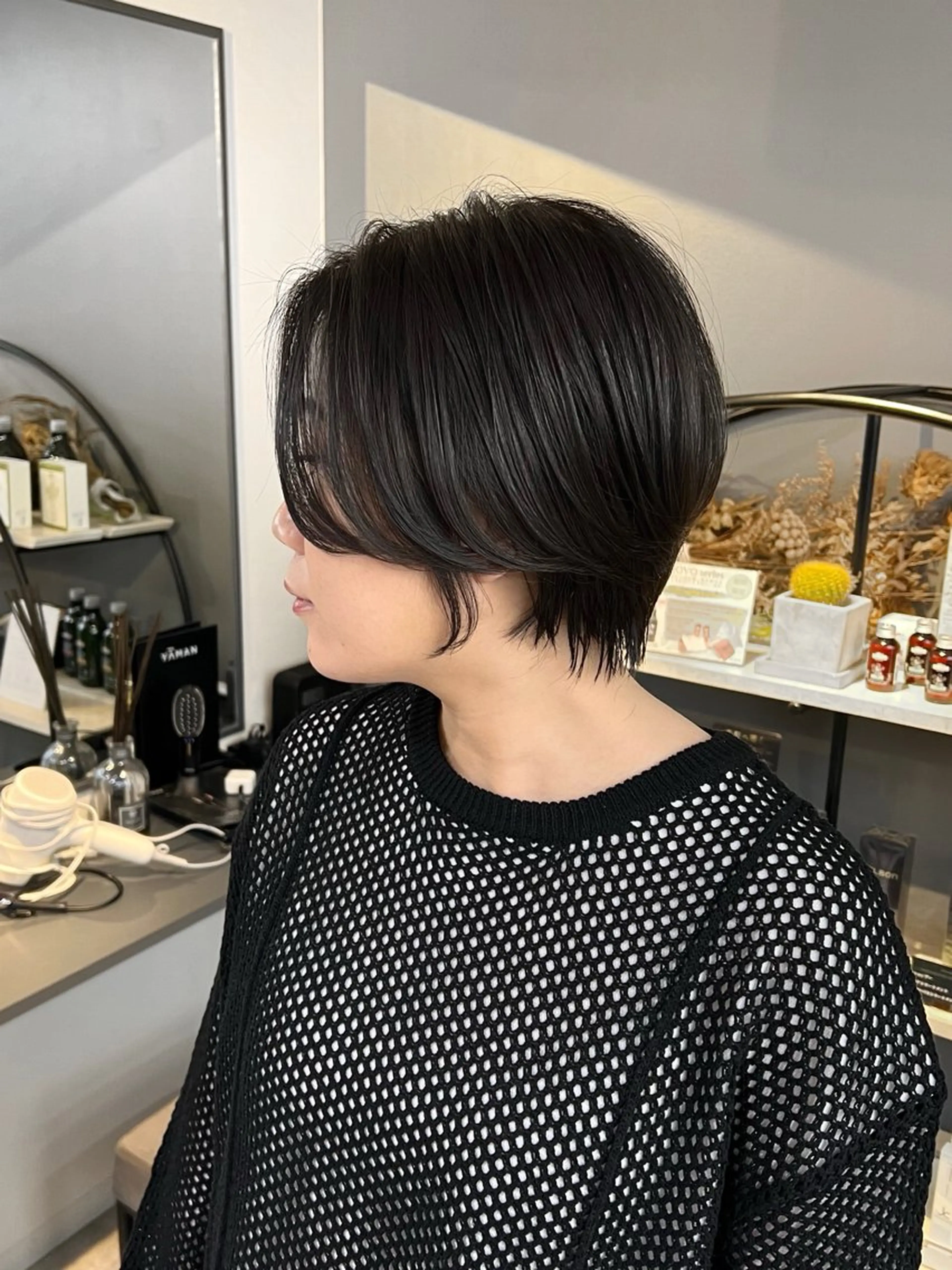ショート ショートボブ ハンサムショート 丸みショート ボブ くびれヘア 重里 瑠花のヘアスタイル