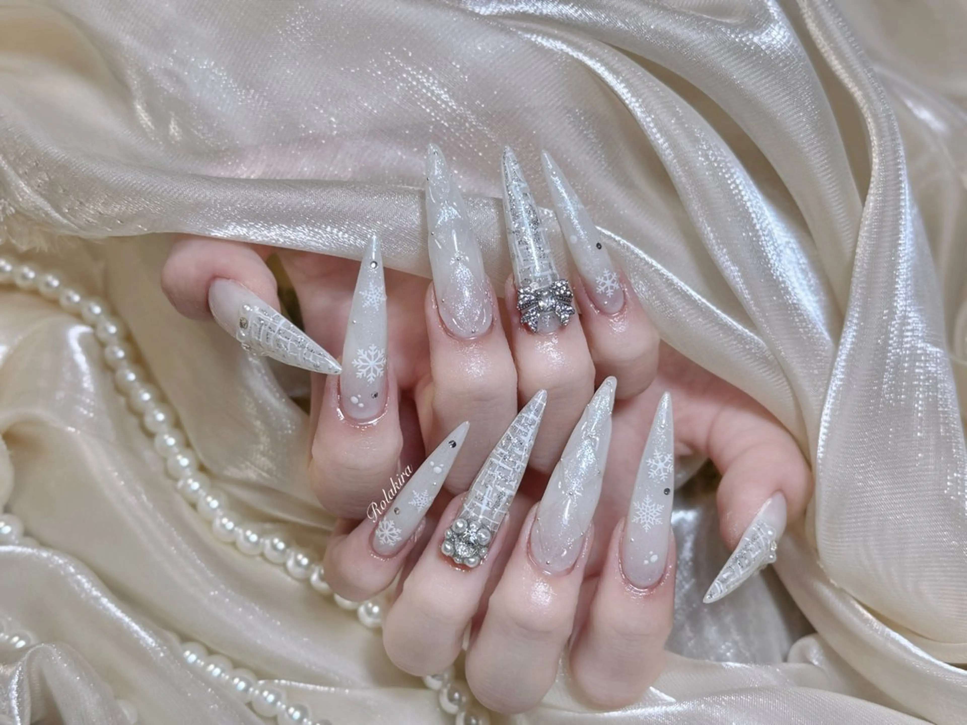 ロング 韓国風ヘア クリスマス ハンドネイル Rola kira nail salon所属・Rola kira 麗のネイルデザイン