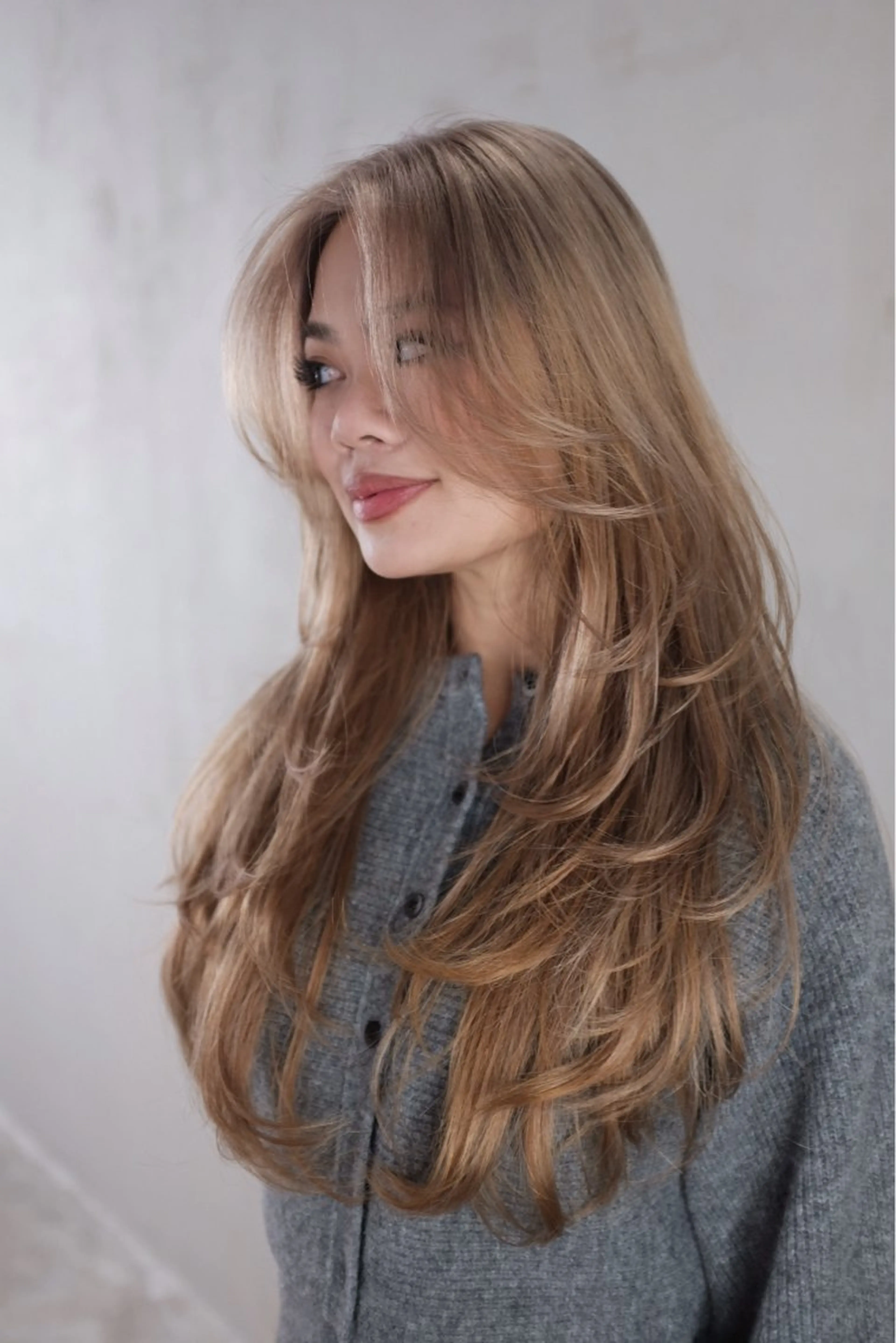 ロング カラー ブリーチ デザインカラー デザインカットのヘアスタイル