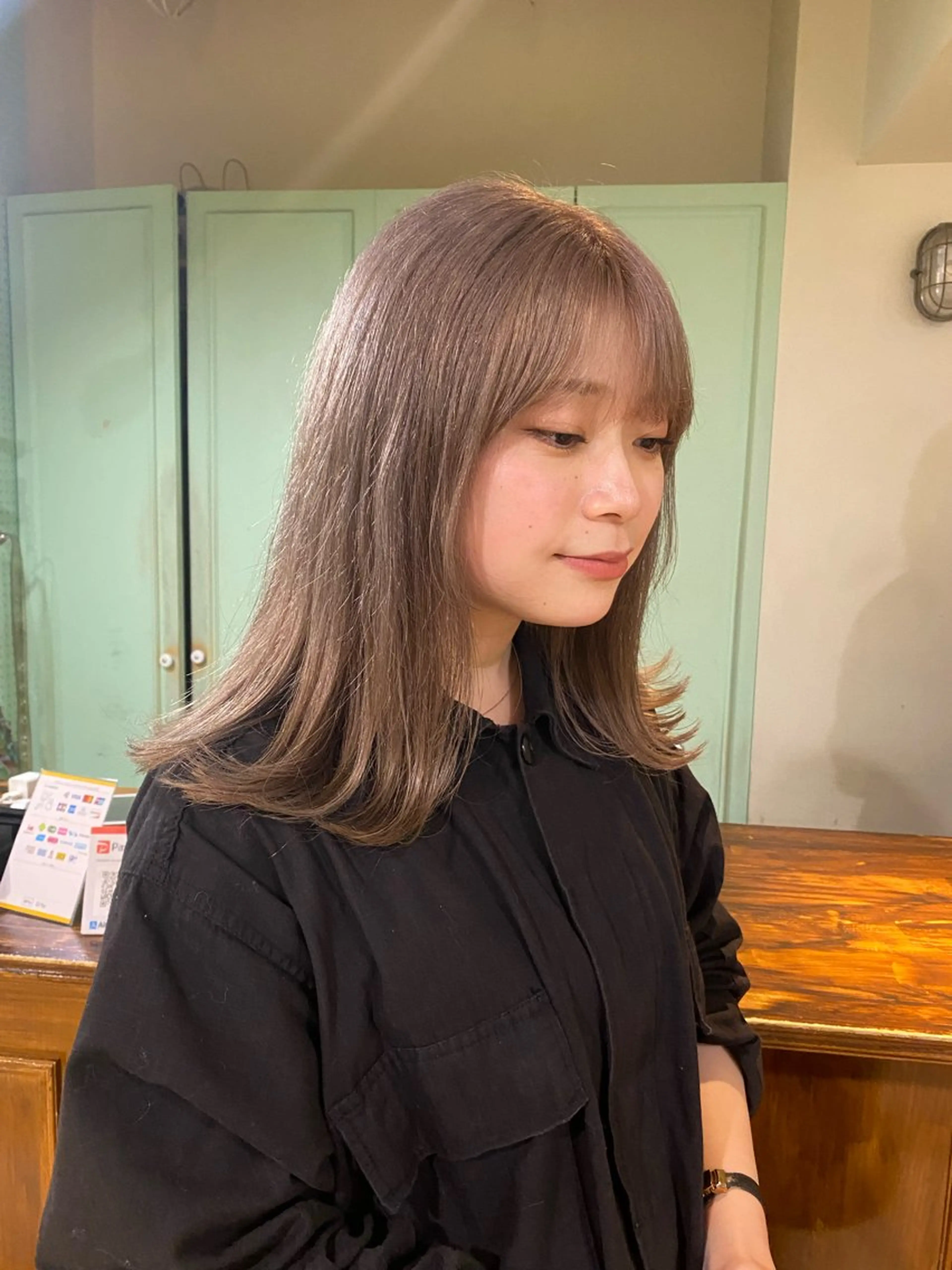 セミロング カラー ベージュカラー ブリーチ ミルクティーベージュ ヘアカラー ブリーチ／韓国ヘア✨ Takeのヘアスタイル