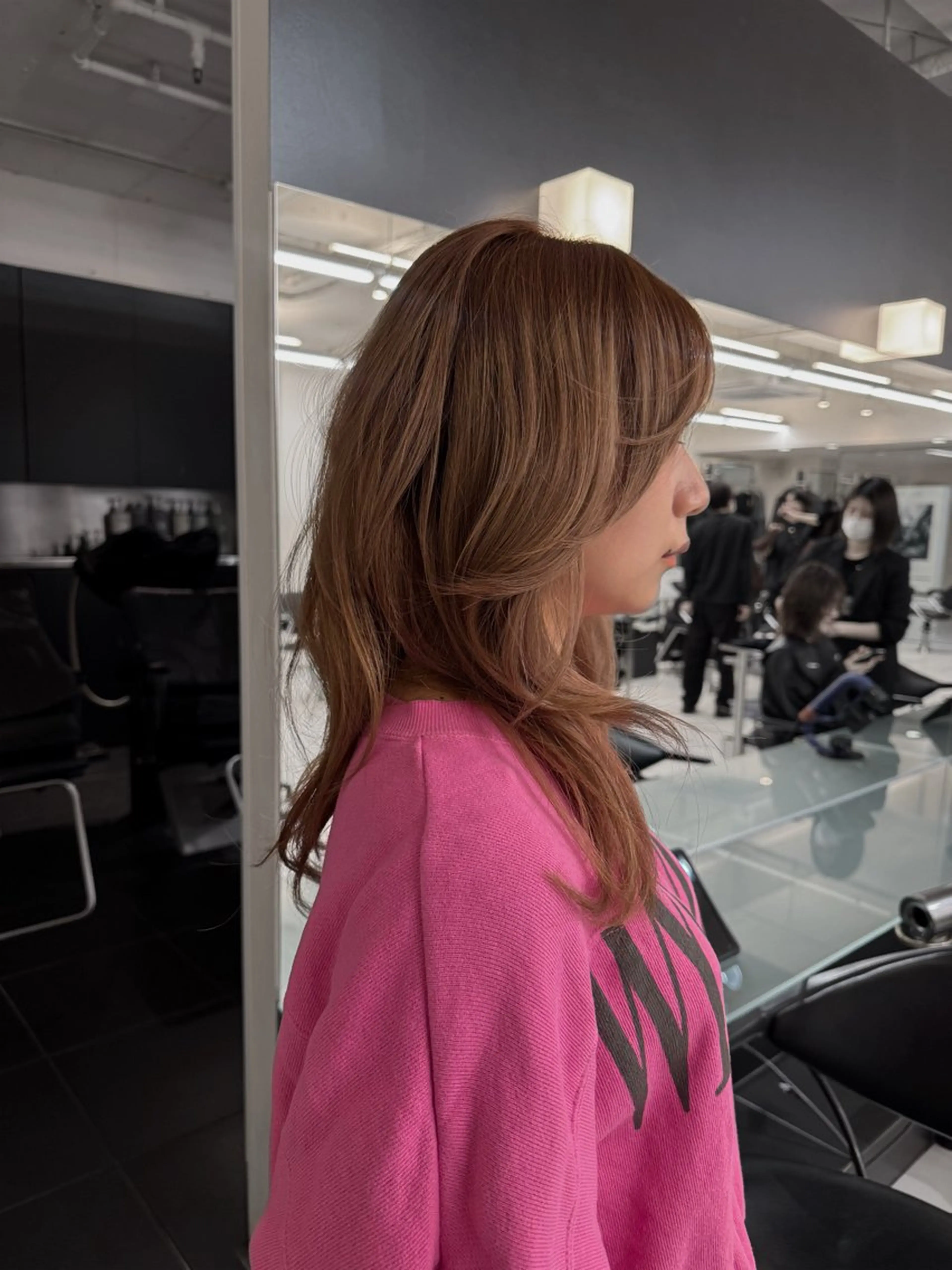 ロング レイヤーカット 岡乃 麻衣のヘアスタイル