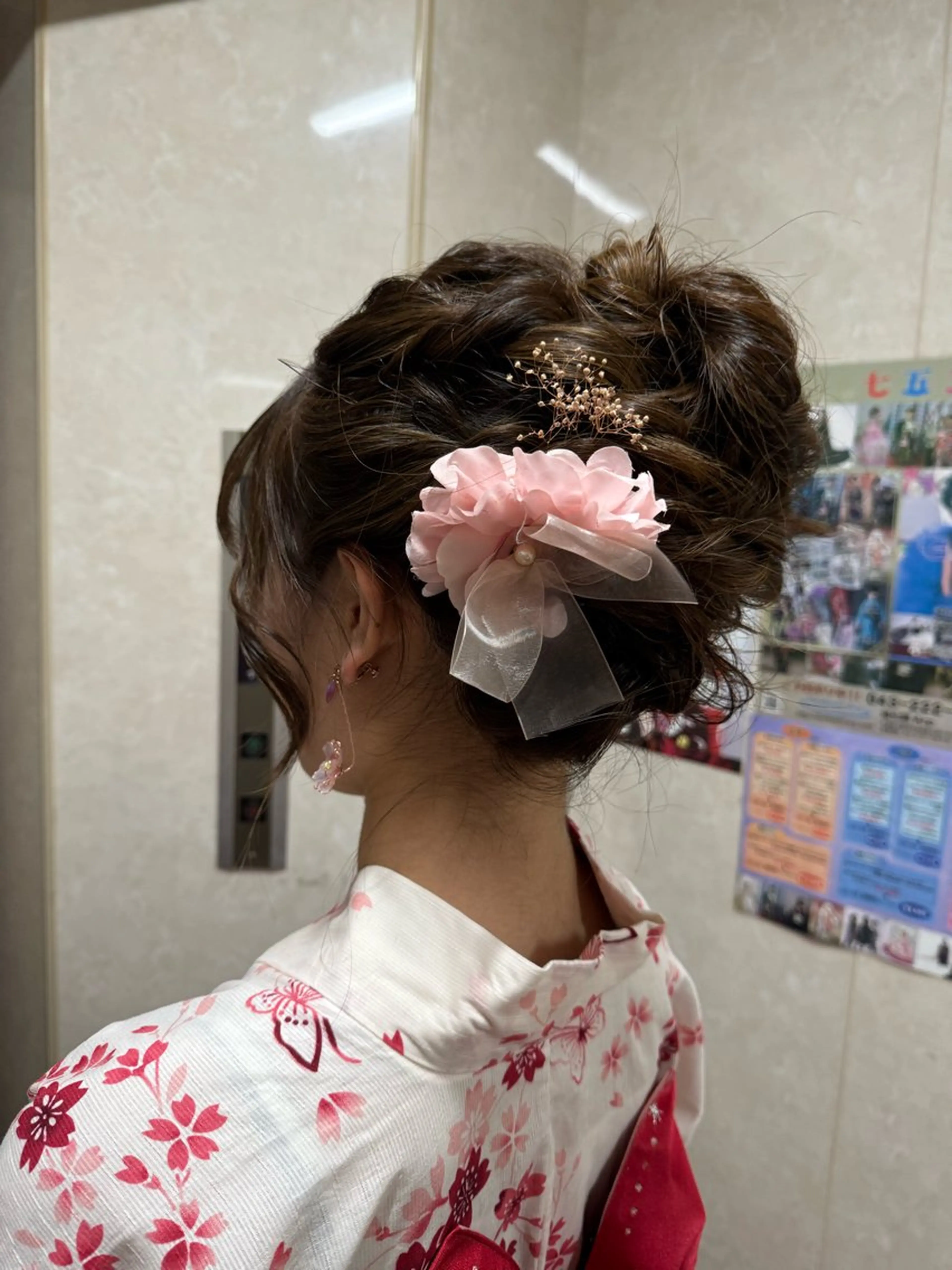 セミロング ヘアセット 土屋朱理/ ハイトーンカラーのヘアスタイル