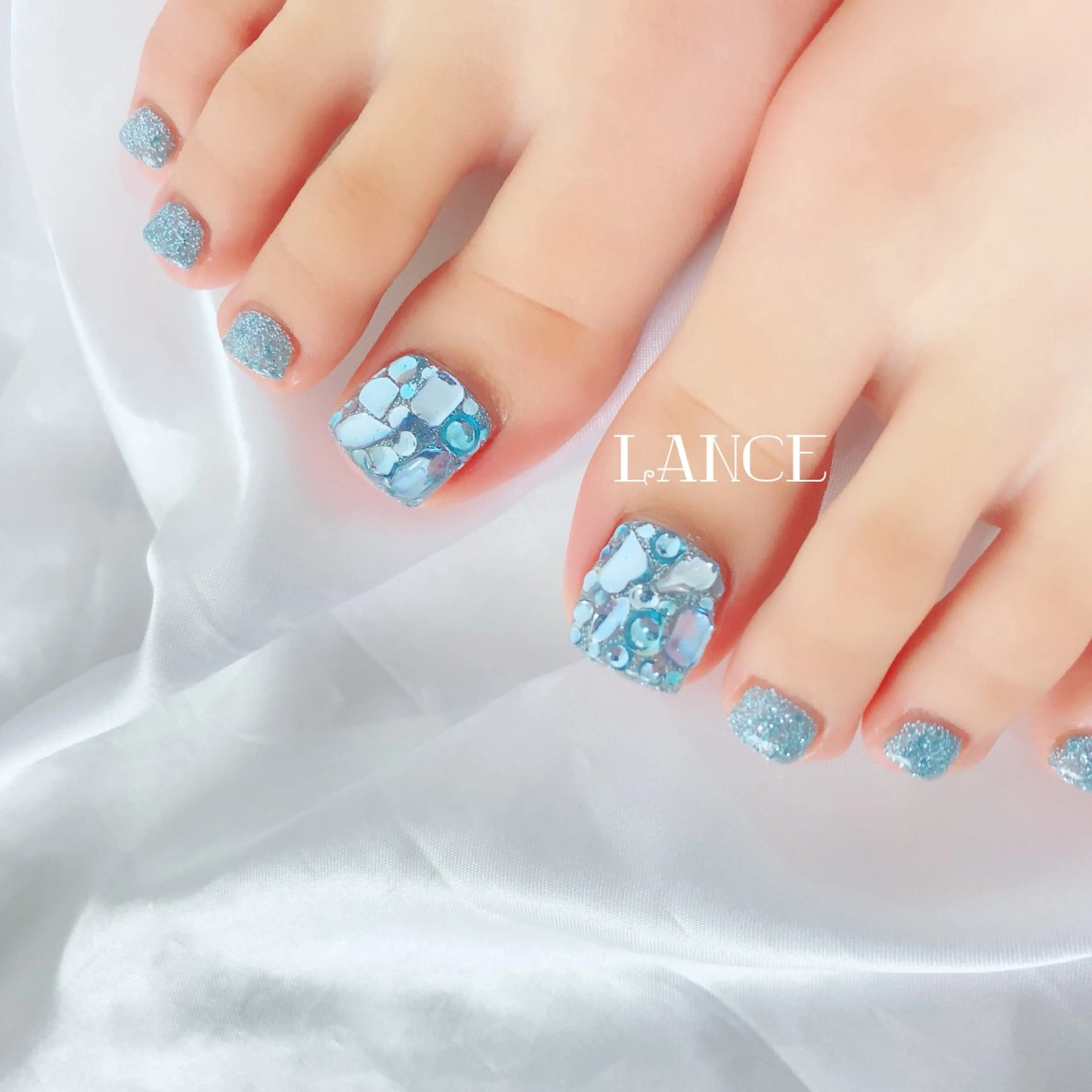 ネイル オーロラネイル フレンチネイル グラデーション キラキラネイル 韓国ネイル フットネイル Lance nailのネイルデザイン