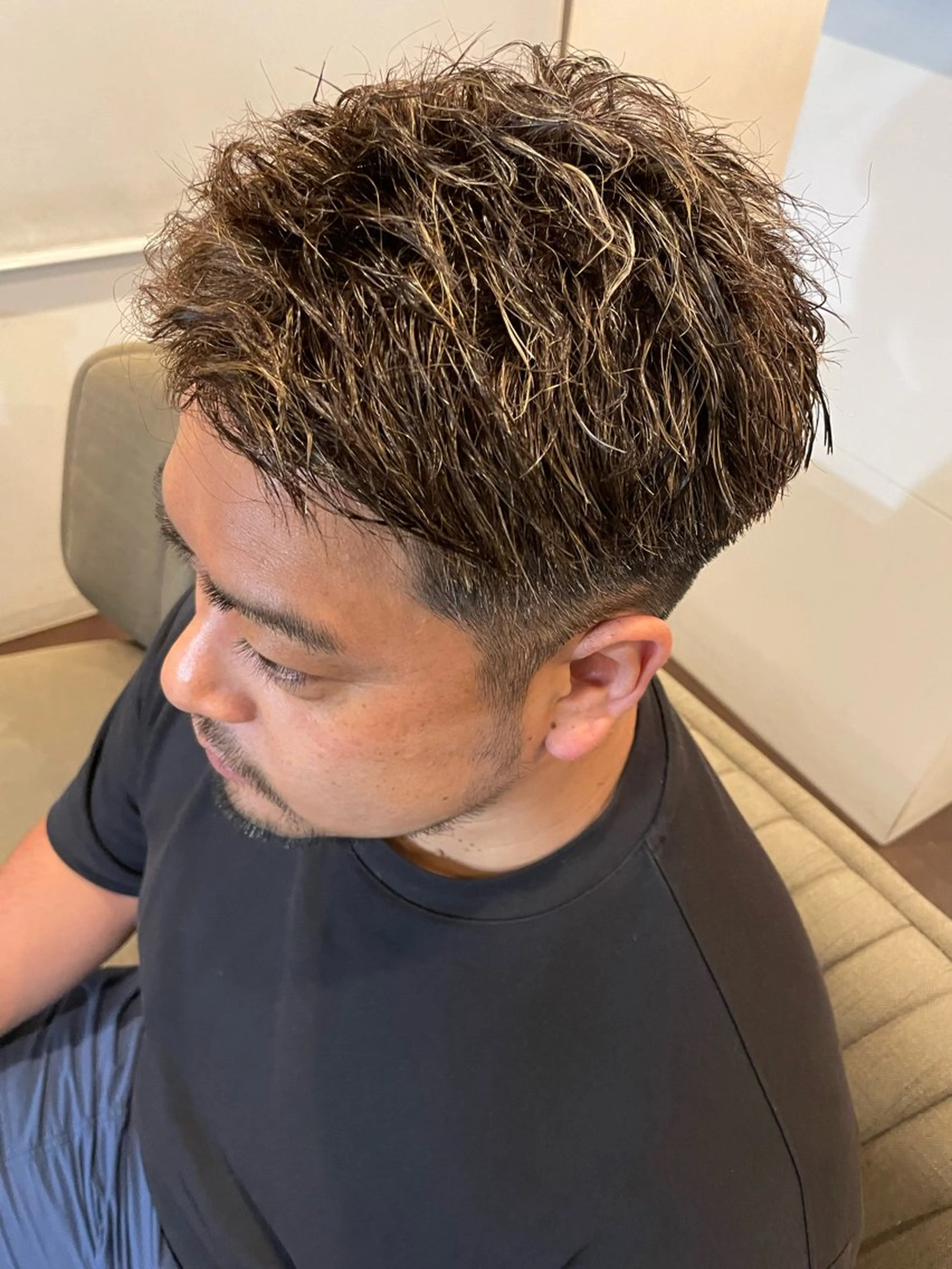 💇‍♂️カラー＋ハイライト！メンズモデルのみのメニューになります。SNSに写真投稿させて頂いたりできる方のみ⚠️の写真