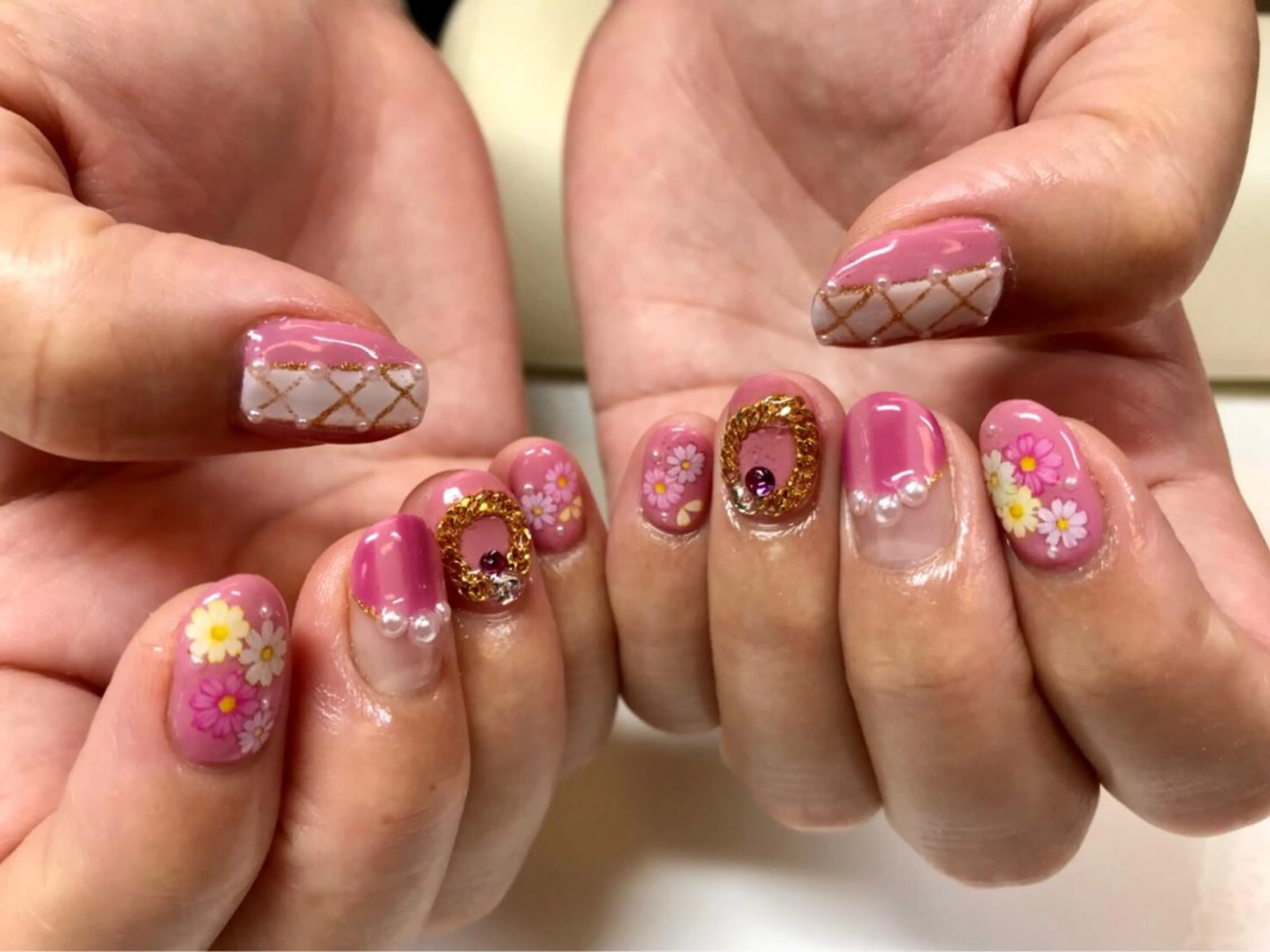 ネイル 持ち込み ハンドネイル ネイルサロン レアリッチのネイルデザイン